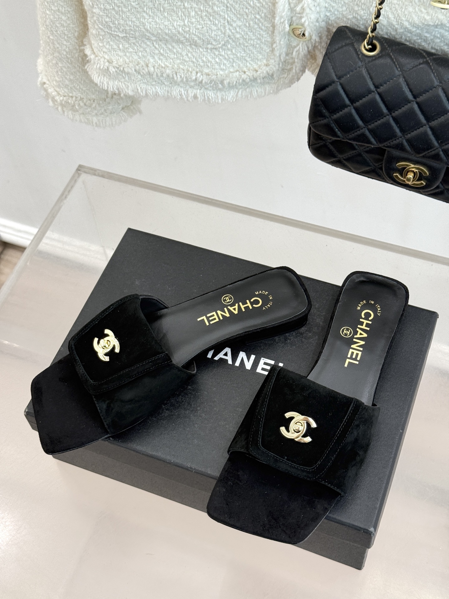 CHANE*｜小香26S新品双C书包扣大方头拖鞋以复古方头重塑夏日步调将经典符号化作足下锋芒。利落大方头