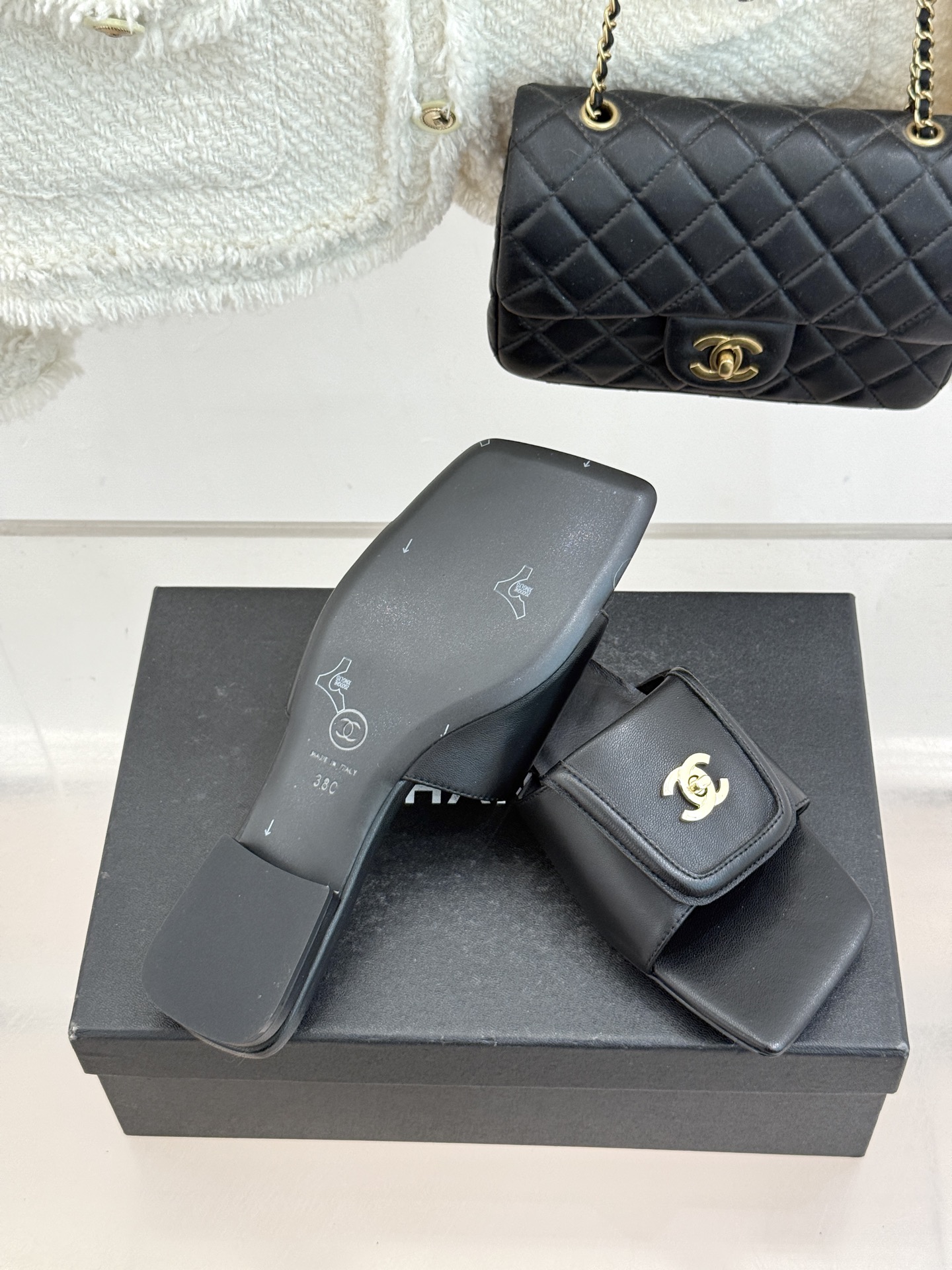 CHANE*｜小香26S新品双C书包扣大方头拖鞋以复古方头重塑夏日步调将经典符号化作足下锋芒。利落大方头