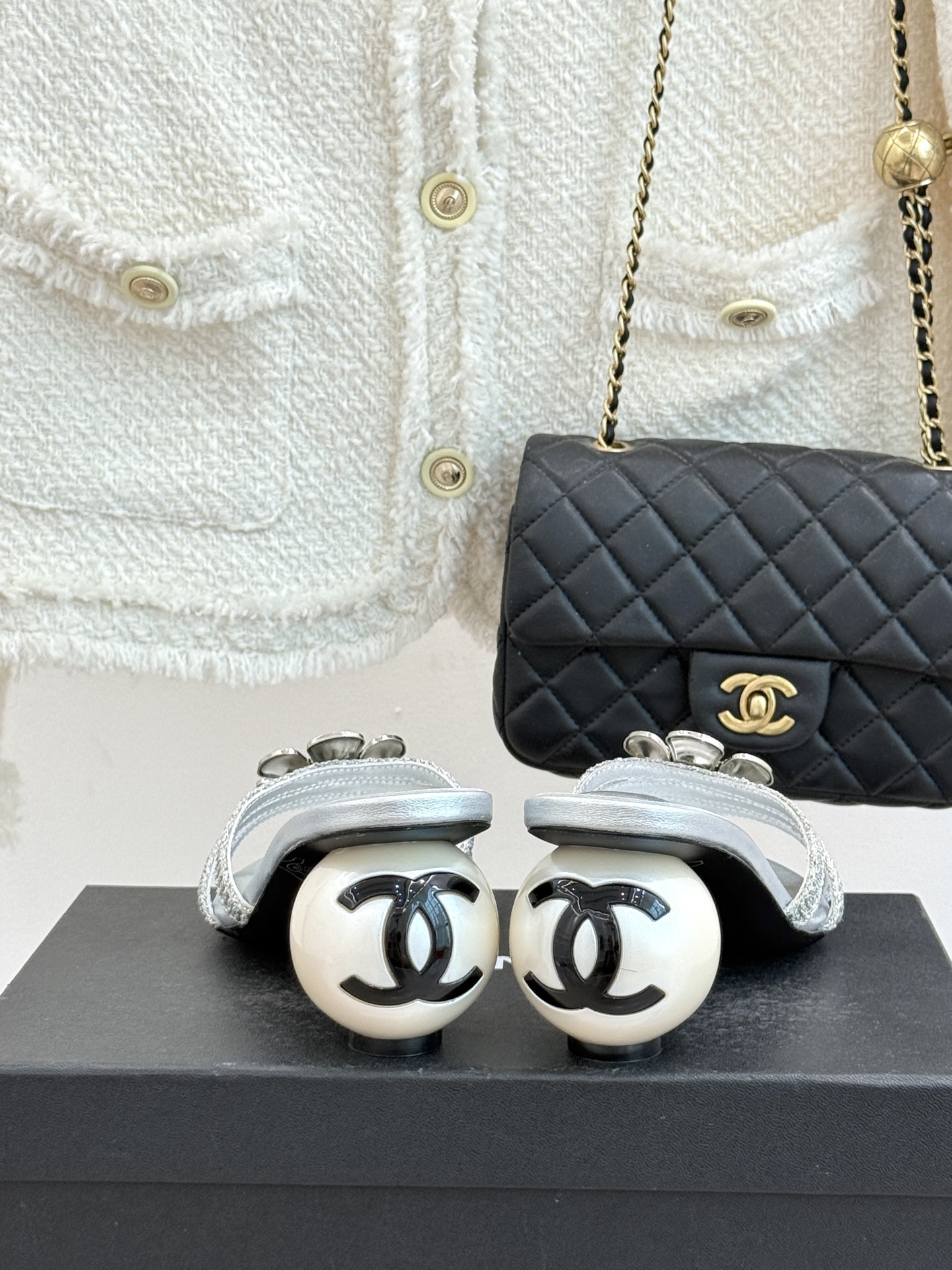 CHANE*｜小香26P新品巨型珍珠跟水钻大双C/珍珠蝴蝶结/山茶花拖鞋这系列集三大经典符号于一身。巨型