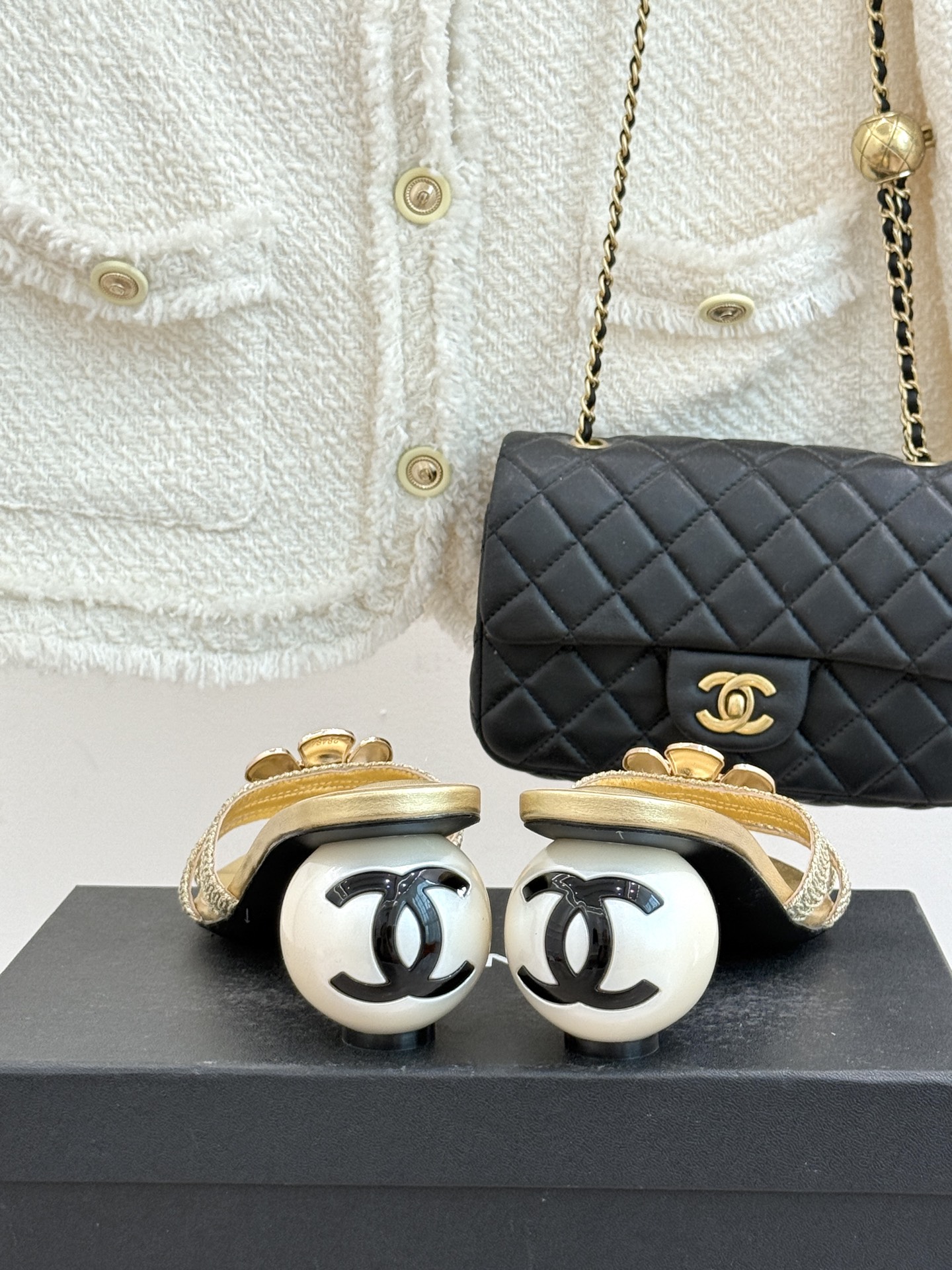 CHANE*｜小香26P新品巨型珍珠跟水钻大双C/珍珠蝴蝶结/山茶花拖鞋这系列集三大经典符号于一身。巨型