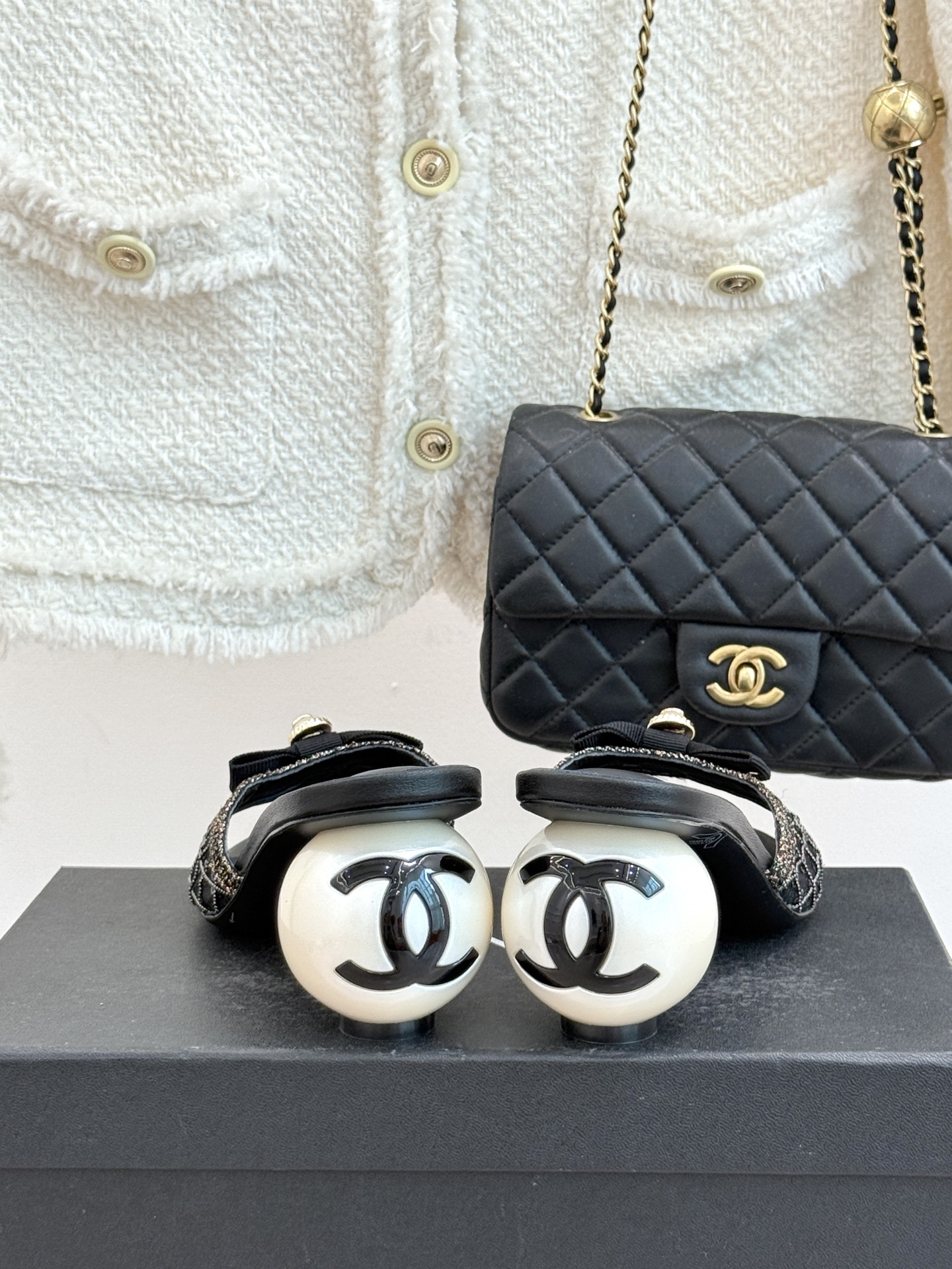 CHANE*｜小香26P新品巨型珍珠跟水钻大双C/珍珠蝴蝶结/山茶花拖鞋这系列集三大经典符号于一身。巨型