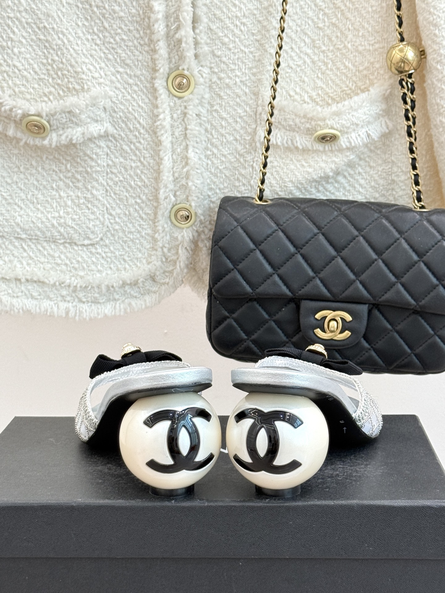 CHANE*｜小香26P新品巨型珍珠跟水钻大双C/珍珠蝴蝶结/山茶花拖鞋这系列集三大经典符号于一身。巨型