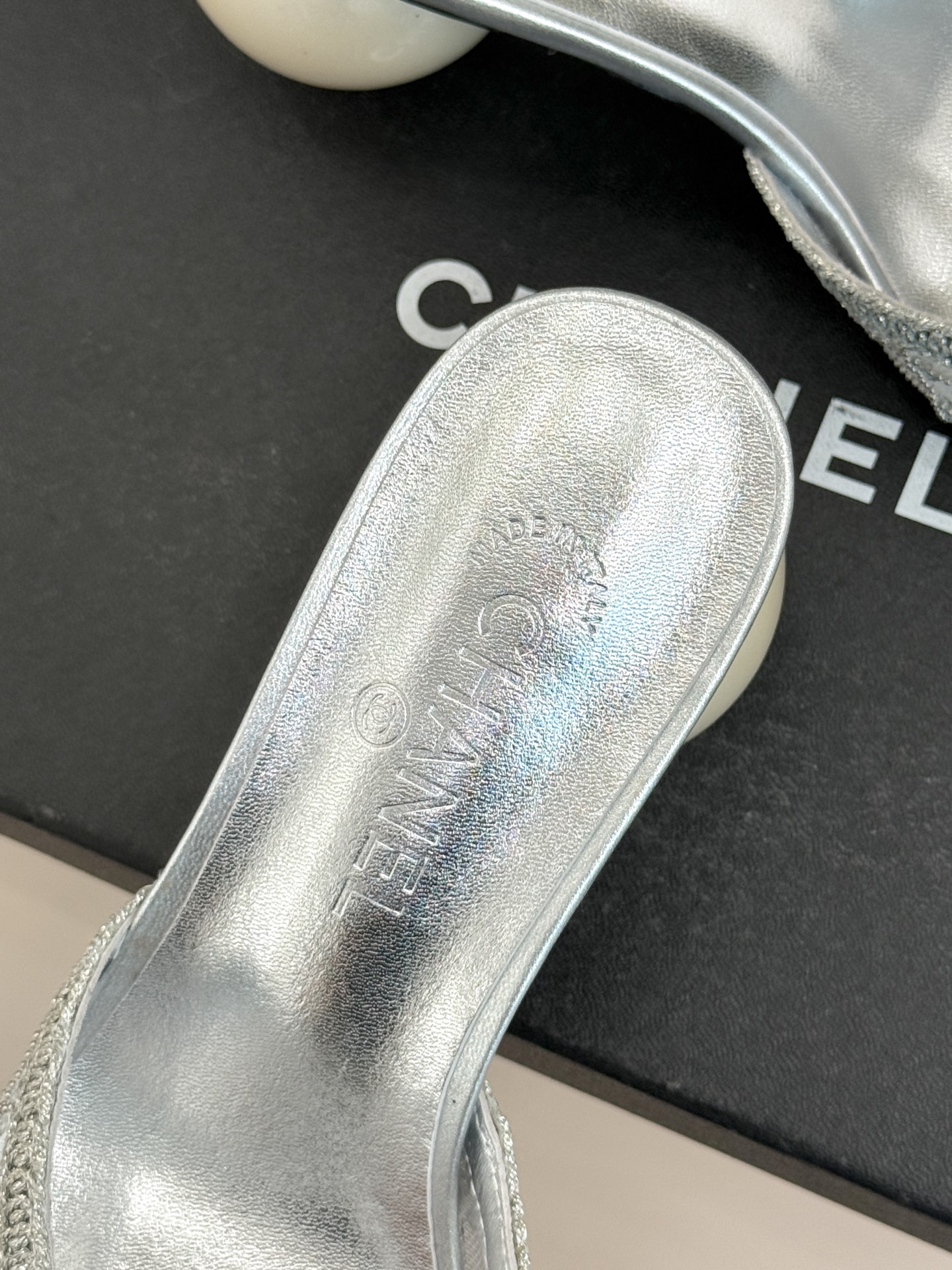 CHANE*｜小香26P新品巨型珍珠跟水钻大双C/珍珠蝴蝶结/山茶花拖鞋这系列集三大经典符号于一身。巨型