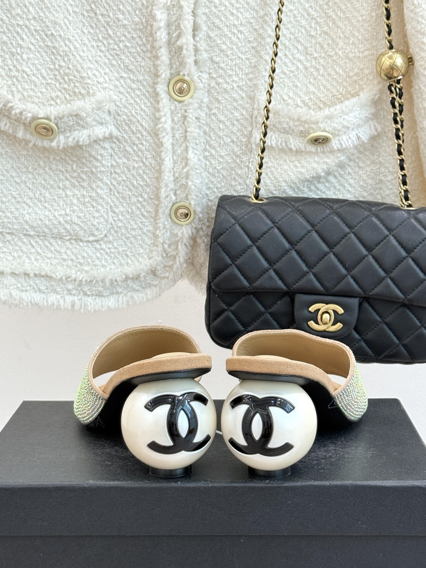 CHANE*｜小香26P新品巨型珍珠跟水钻大双C/珍珠蝴蝶结/山茶花拖鞋这系列集三大经典符号于一身。巨型