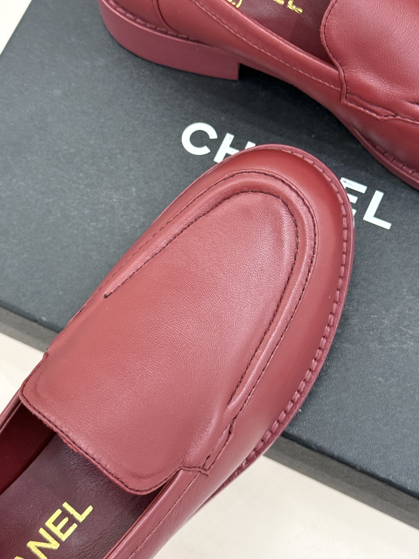 CHANE* ｜小香26P新品英伦风双C乐福凉鞋乐福鞋爱好者绝不能错过‼️这款气质上更中性帅气几分 双C