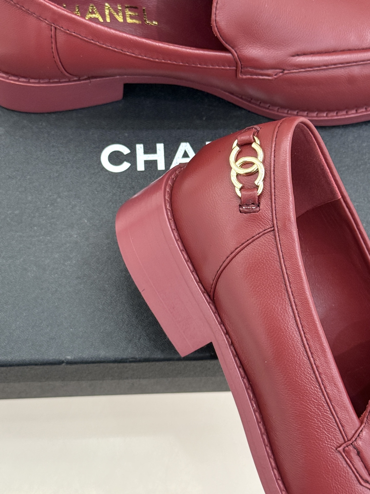 CHANE* ｜小香26P新品英伦风双C乐福凉鞋乐福鞋爱好者绝不能错过‼️这款气质上更中性帅气几分 双C