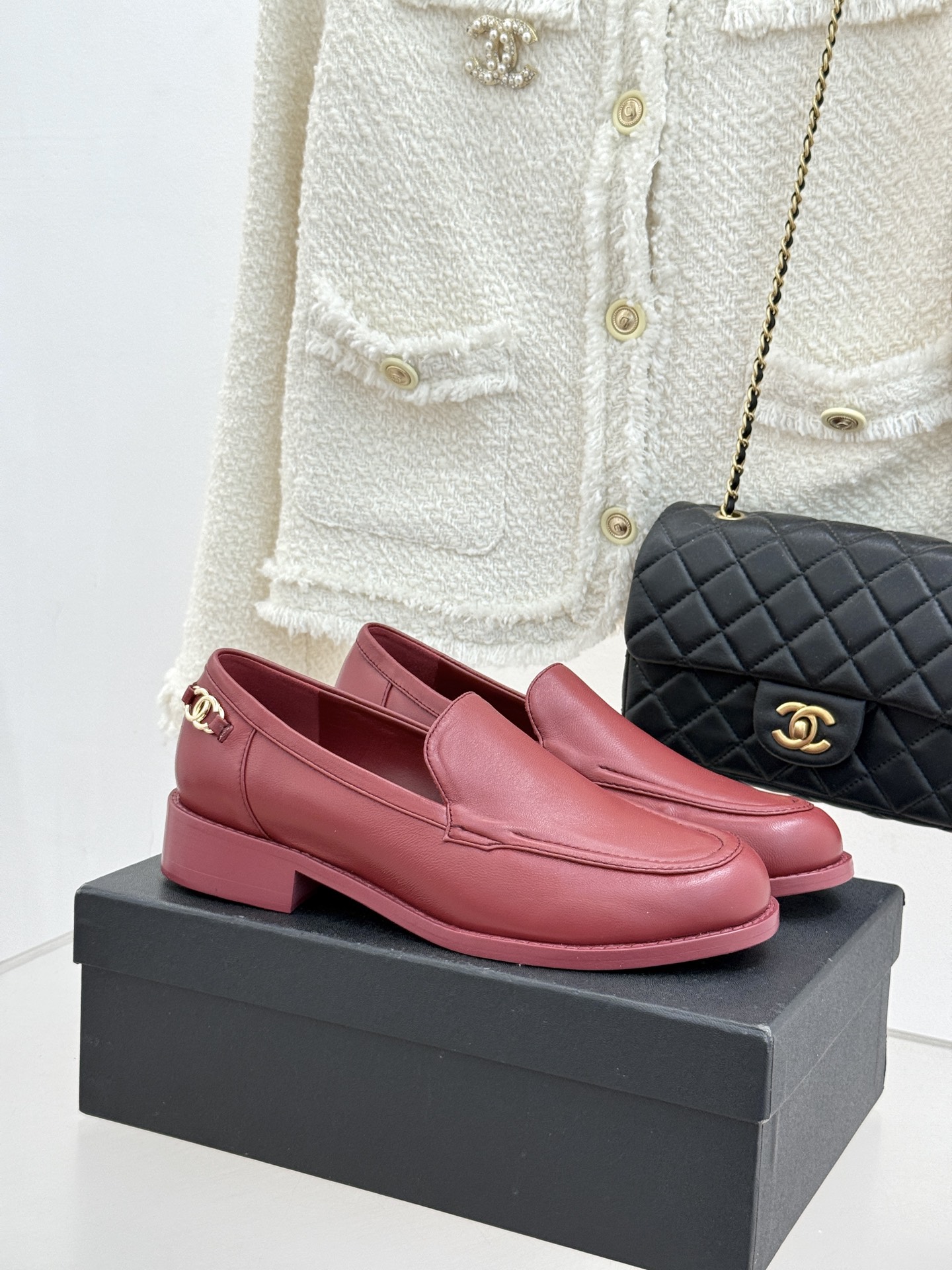 CHANE* ｜小香26P新品英伦风双C乐福凉鞋乐福鞋爱好者绝不能错过‼️这款气质上更中性帅气几分 双C