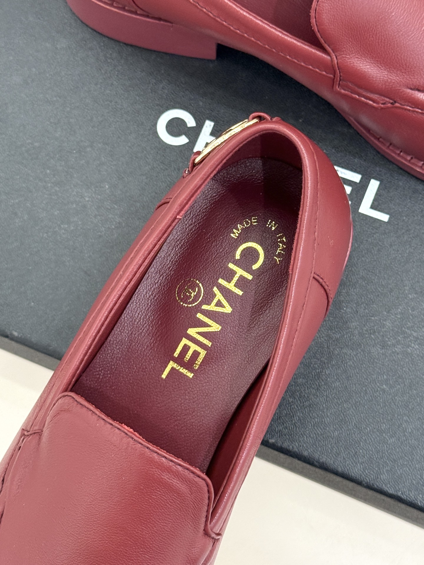 CHANE* ｜小香26P新品英伦风双C乐福凉鞋乐福鞋爱好者绝不能错过‼️这款气质上更中性帅气几分 双C