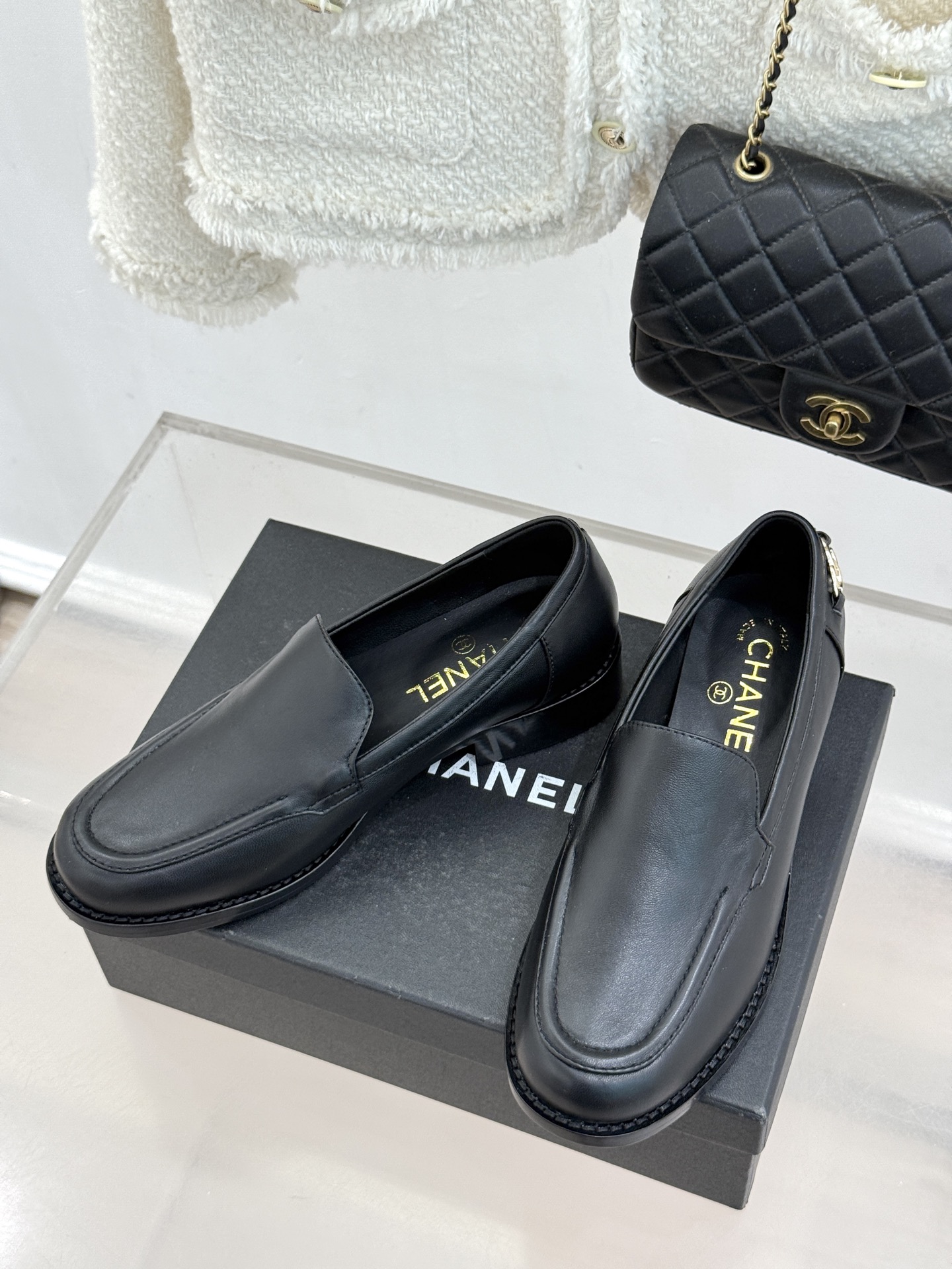 CHANE* ｜小香26P新品英伦风双C乐福凉鞋乐福鞋爱好者绝不能错过‼️这款气质上更中性帅气几分 双C