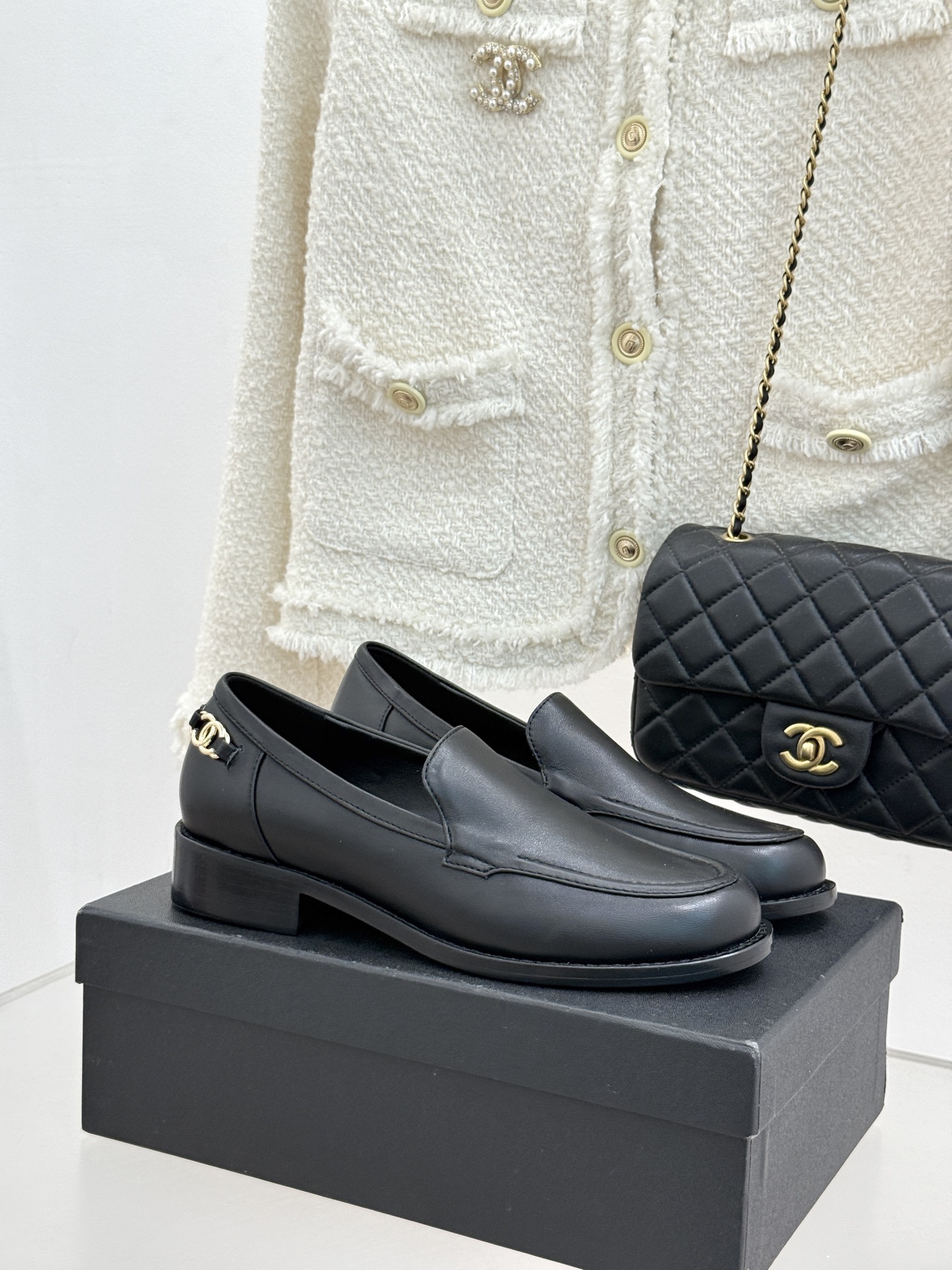 CHANE* ｜小香26P新品英伦风双C乐福凉鞋乐福鞋爱好者绝不能错过‼️这款气质上更中性帅气几分 双C