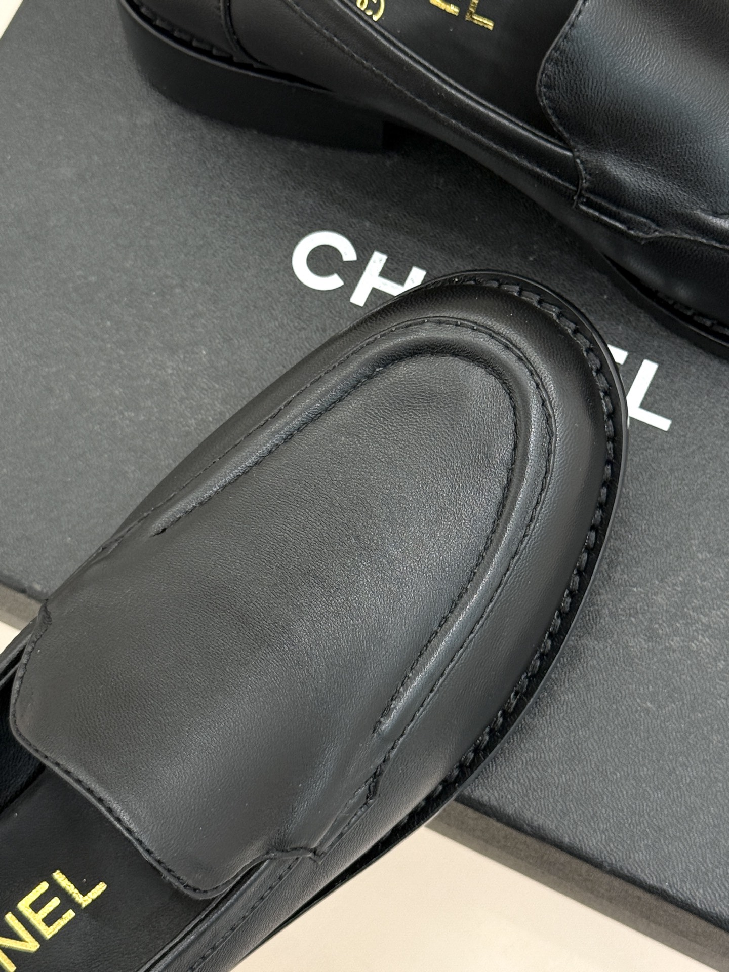 CHANE* ｜小香26P新品英伦风双C乐福凉鞋乐福鞋爱好者绝不能错过‼️这款气质上更中性帅气几分 双C