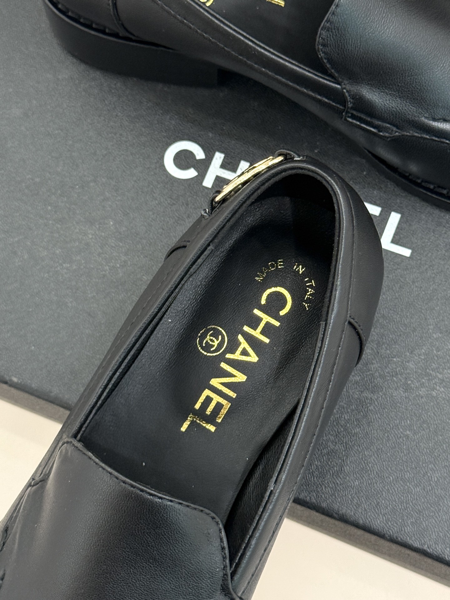 CHANE* ｜小香26P新品英伦风双C乐福凉鞋乐福鞋爱好者绝不能错过‼️这款气质上更中性帅气几分 双C