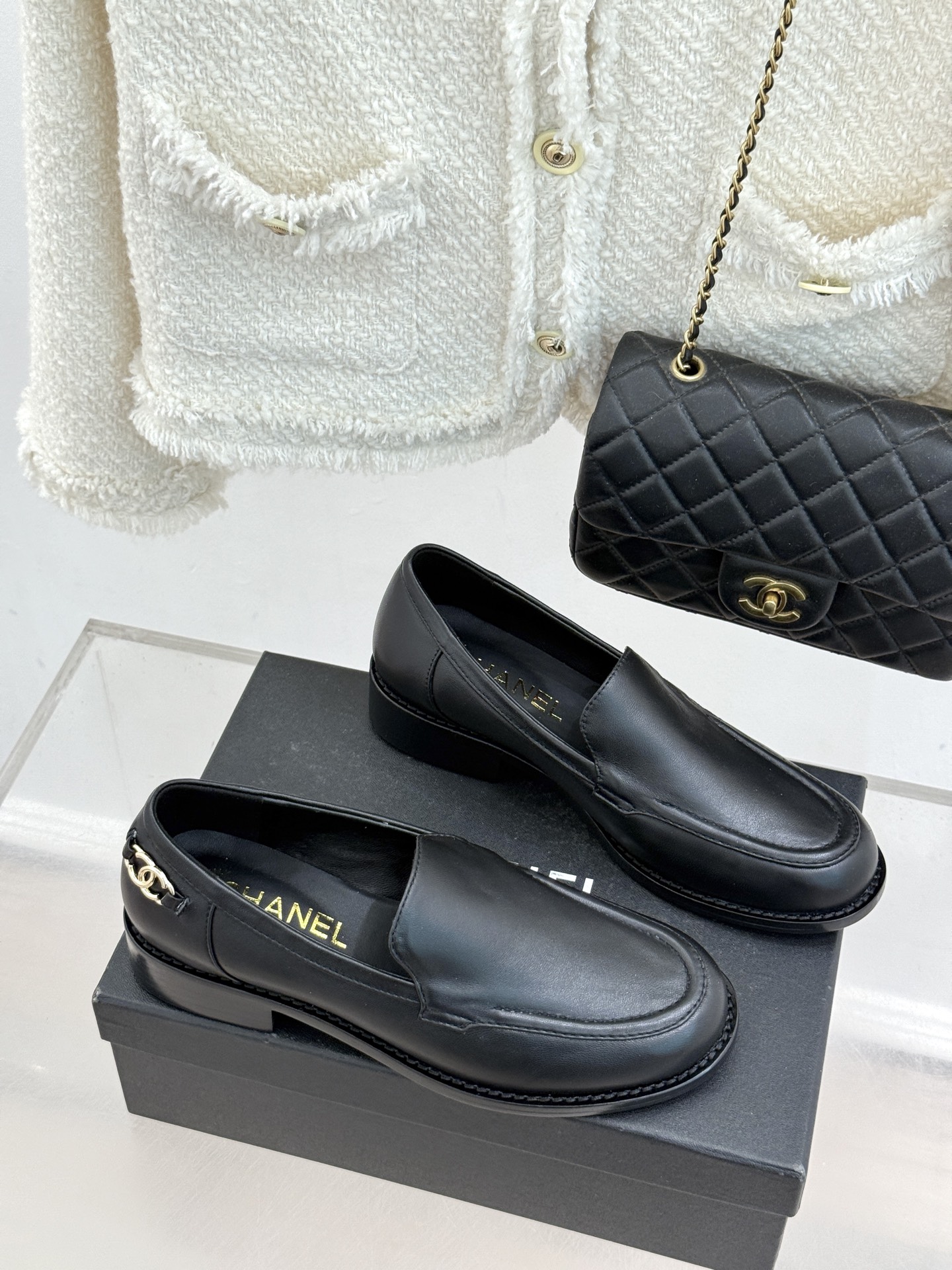 CHANE* ｜小香26P新品英伦风双C乐福凉鞋乐福鞋爱好者绝不能错过‼️这款气质上更中性帅气几分 双C