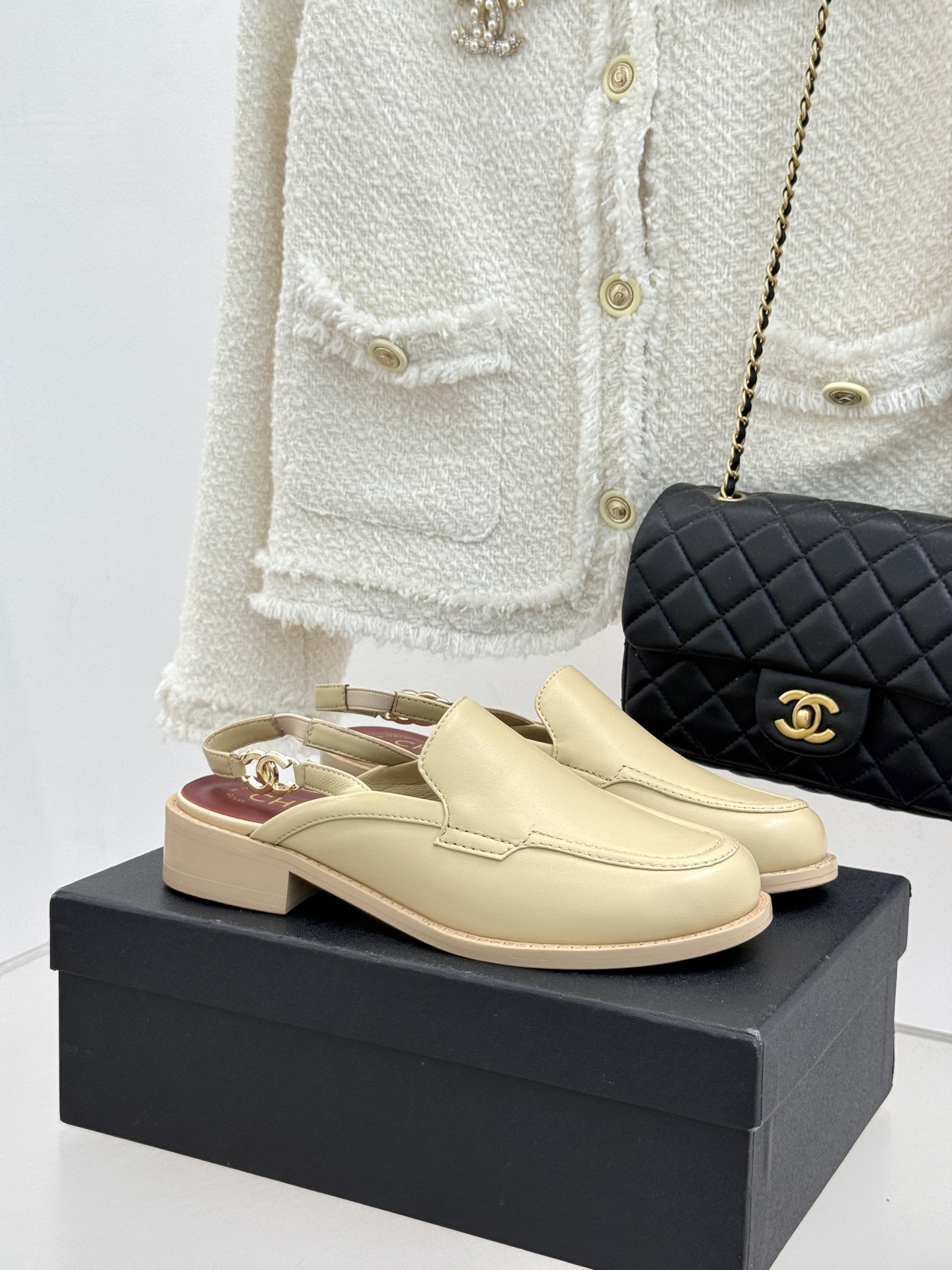 CHANE* ｜小香26P新品英伦风双C乐福凉鞋乐福鞋爱好者绝不能错过‼️这款气质上更中性帅气几分 双C