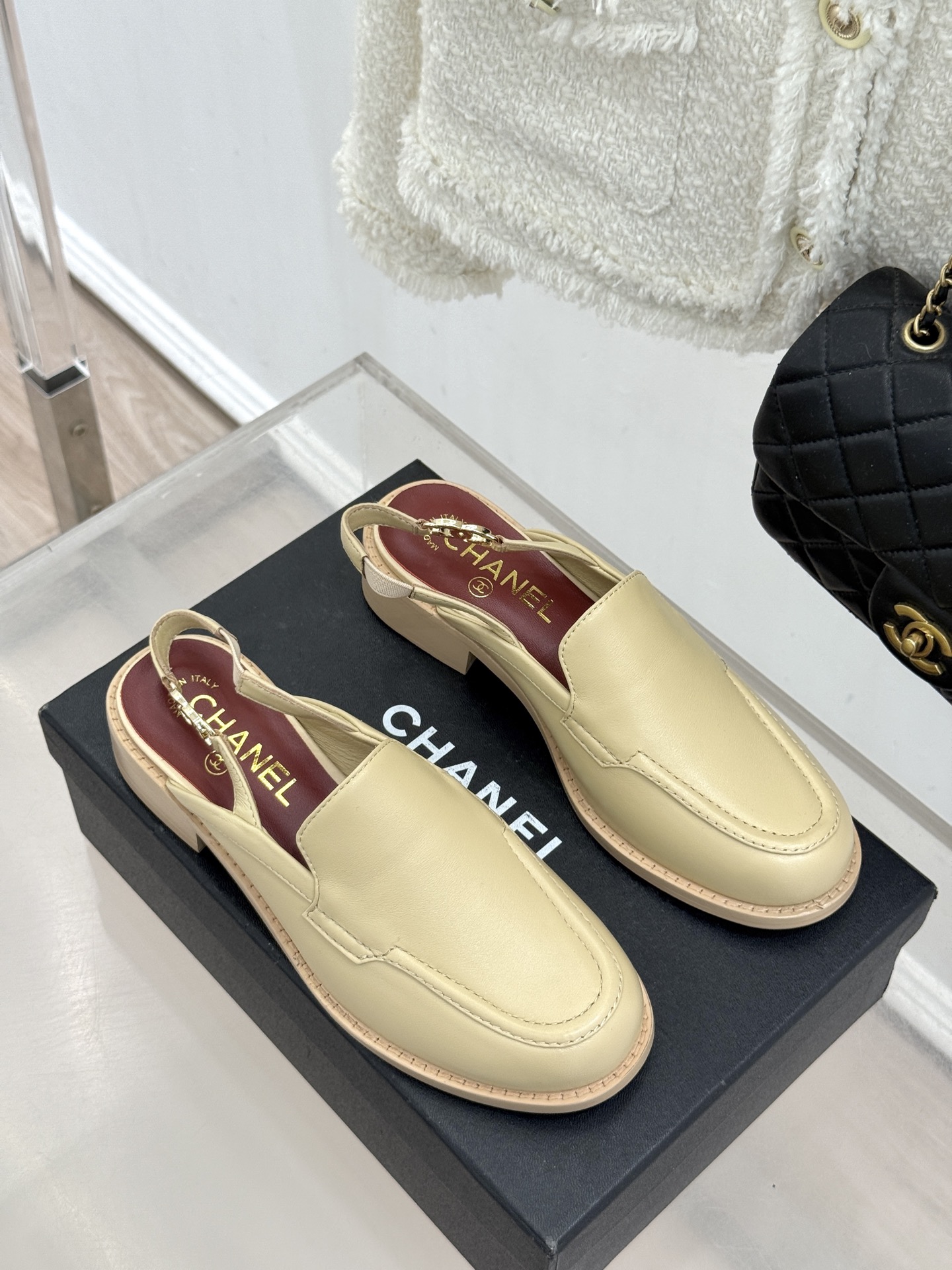 CHANE* ｜小香26P新品英伦风双C乐福凉鞋乐福鞋爱好者绝不能错过‼️这款气质上更中性帅气几分 双C