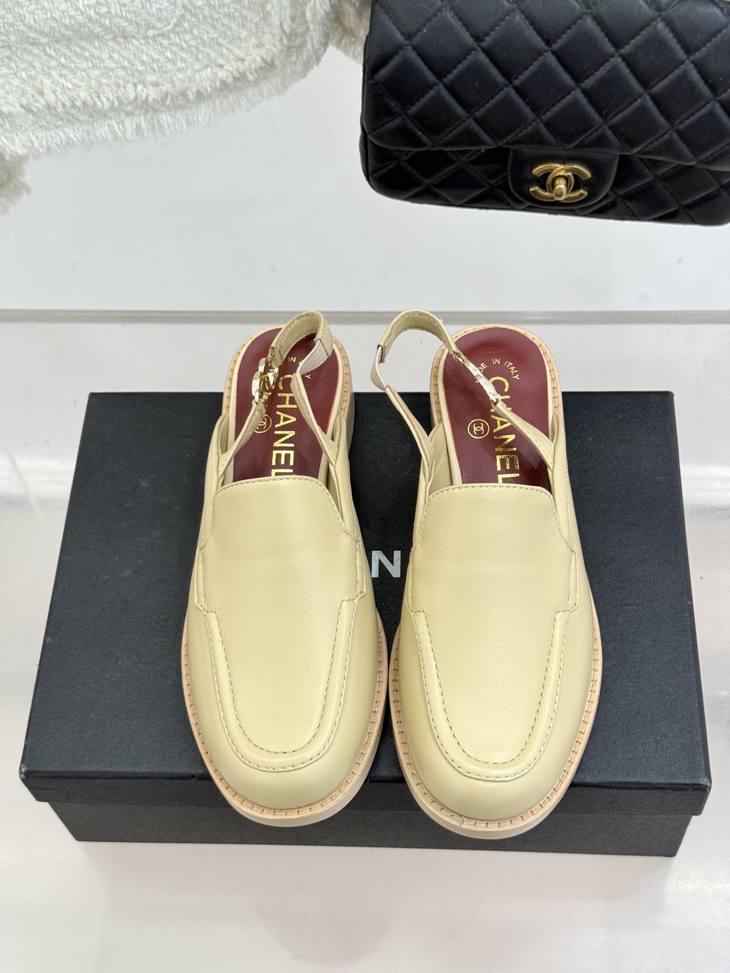 CHANE* ｜小香26P新品英伦风双C乐福凉鞋乐福鞋爱好者绝不能错过‼️这款气质上更中性帅气几分 双C