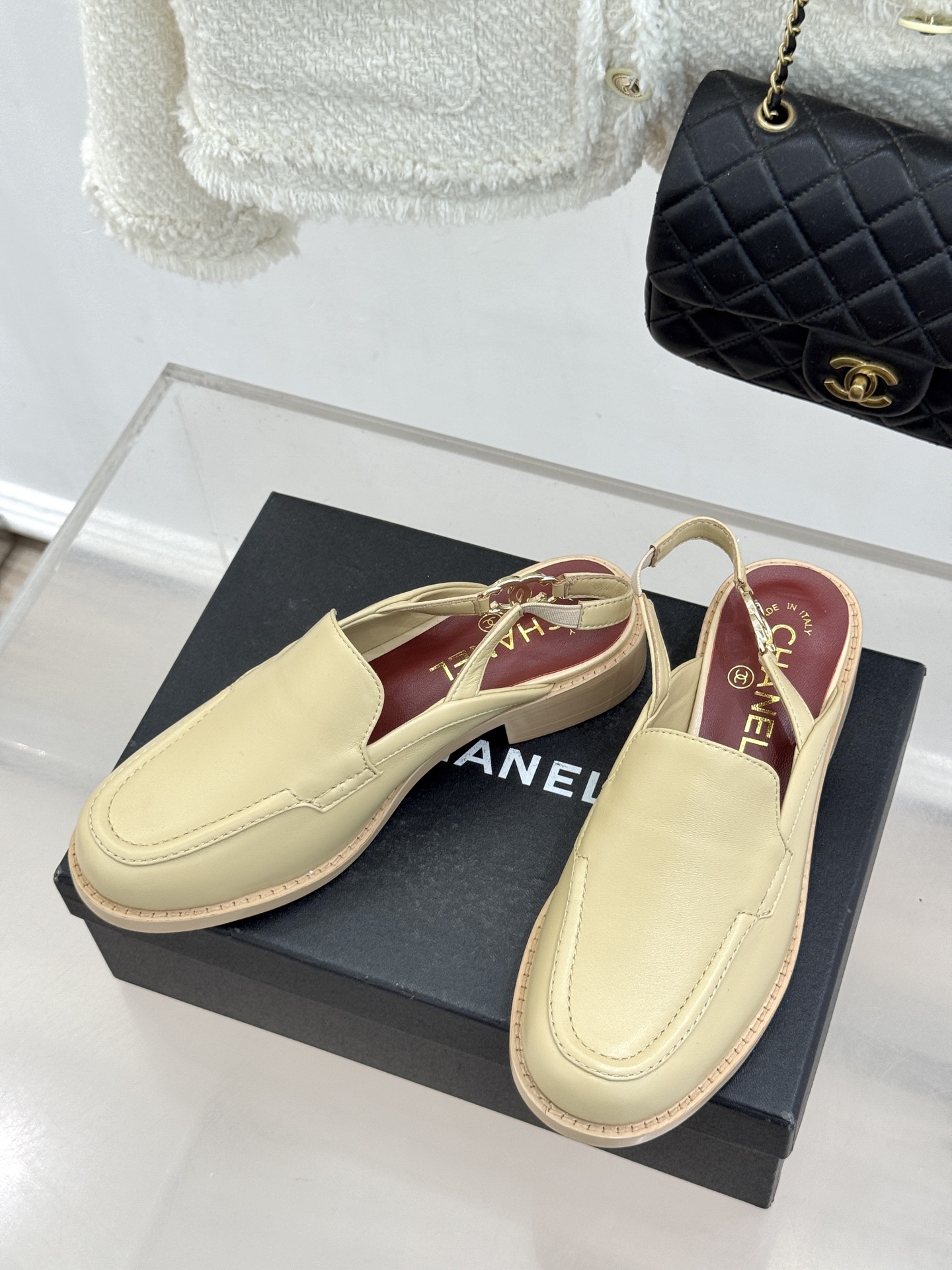 CHANE* ｜小香26P新品英伦风双C乐福凉鞋乐福鞋爱好者绝不能错过‼️这款气质上更中性帅气几分 双C