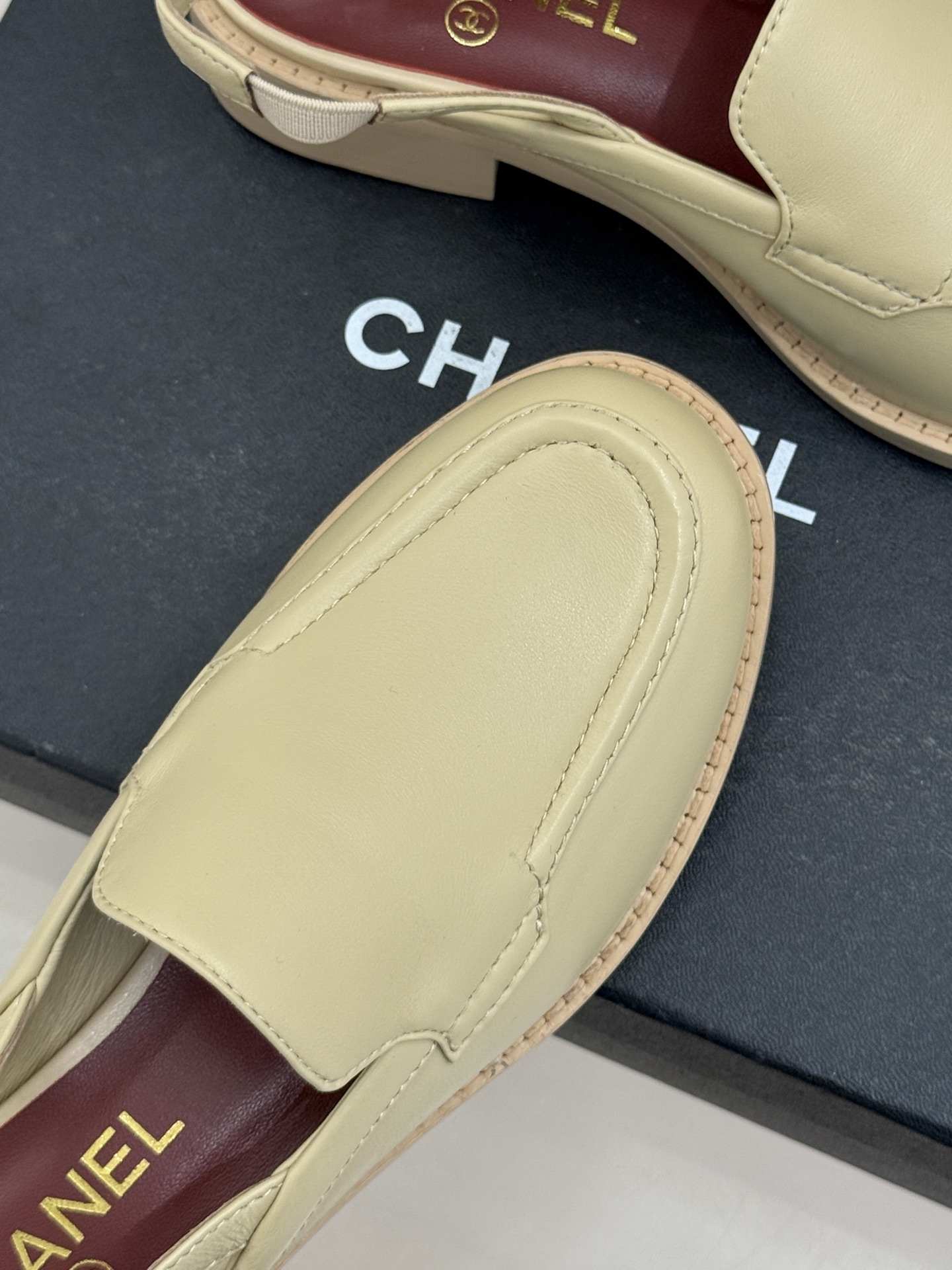 CHANE* ｜小香26P新品英伦风双C乐福凉鞋乐福鞋爱好者绝不能错过‼️这款气质上更中性帅气几分 双C