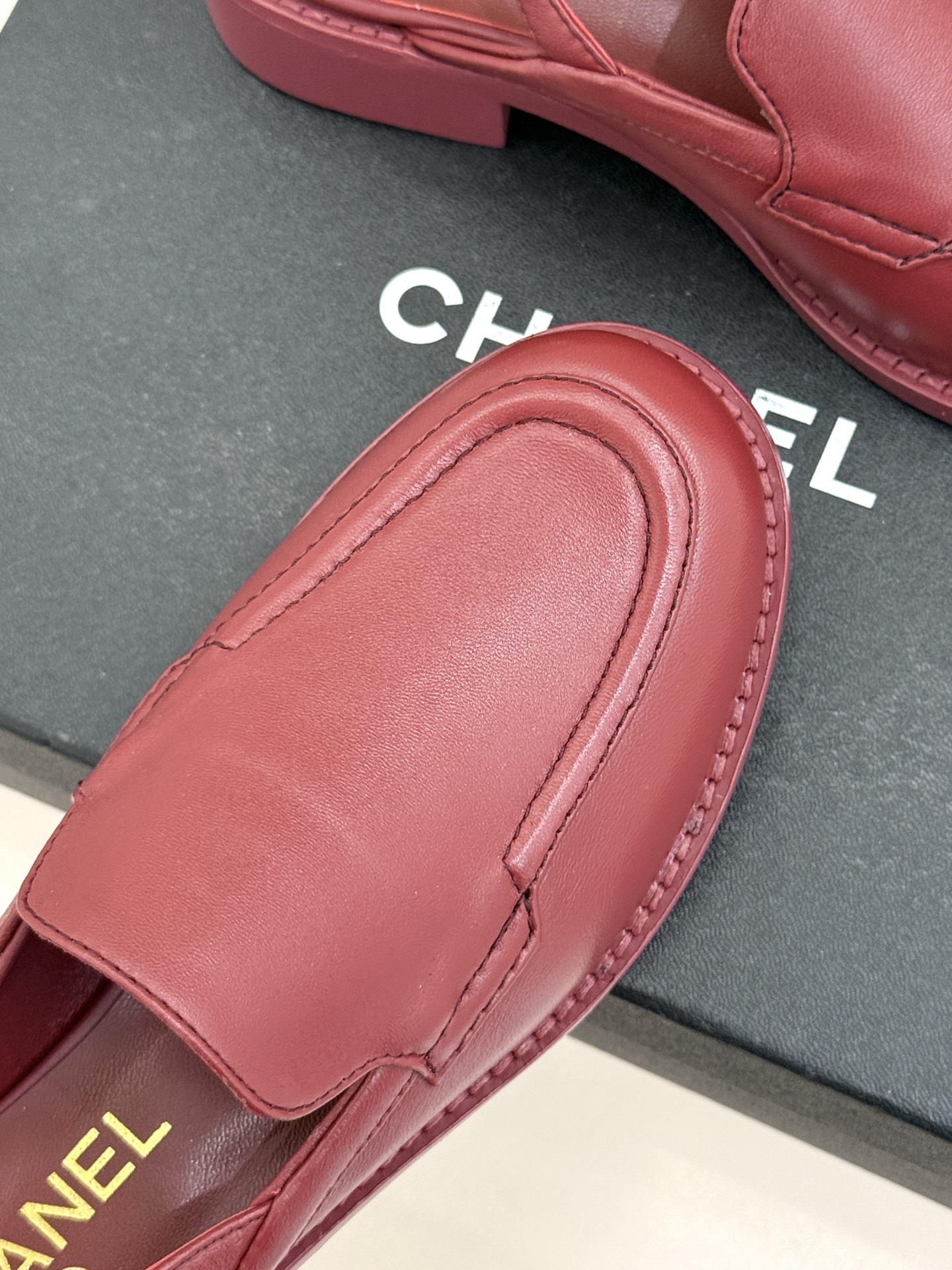 CHANE* ｜小香26P新品英伦风双C乐福凉鞋乐福鞋爱好者绝不能错过‼️这款气质上更中性帅气几分 双C