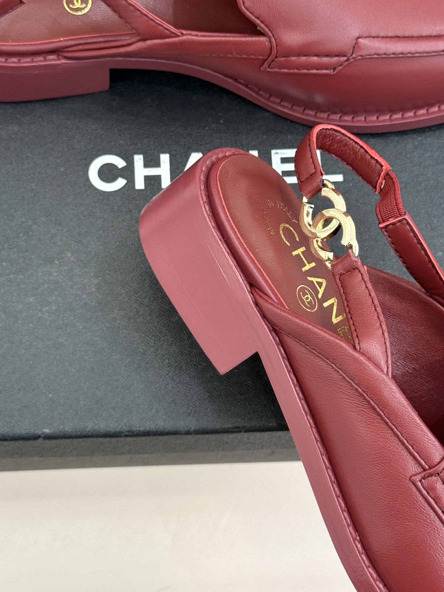 CHANE* ｜小香26P新品英伦风双C乐福凉鞋乐福鞋爱好者绝不能错过‼️这款气质上更中性帅气几分 双C