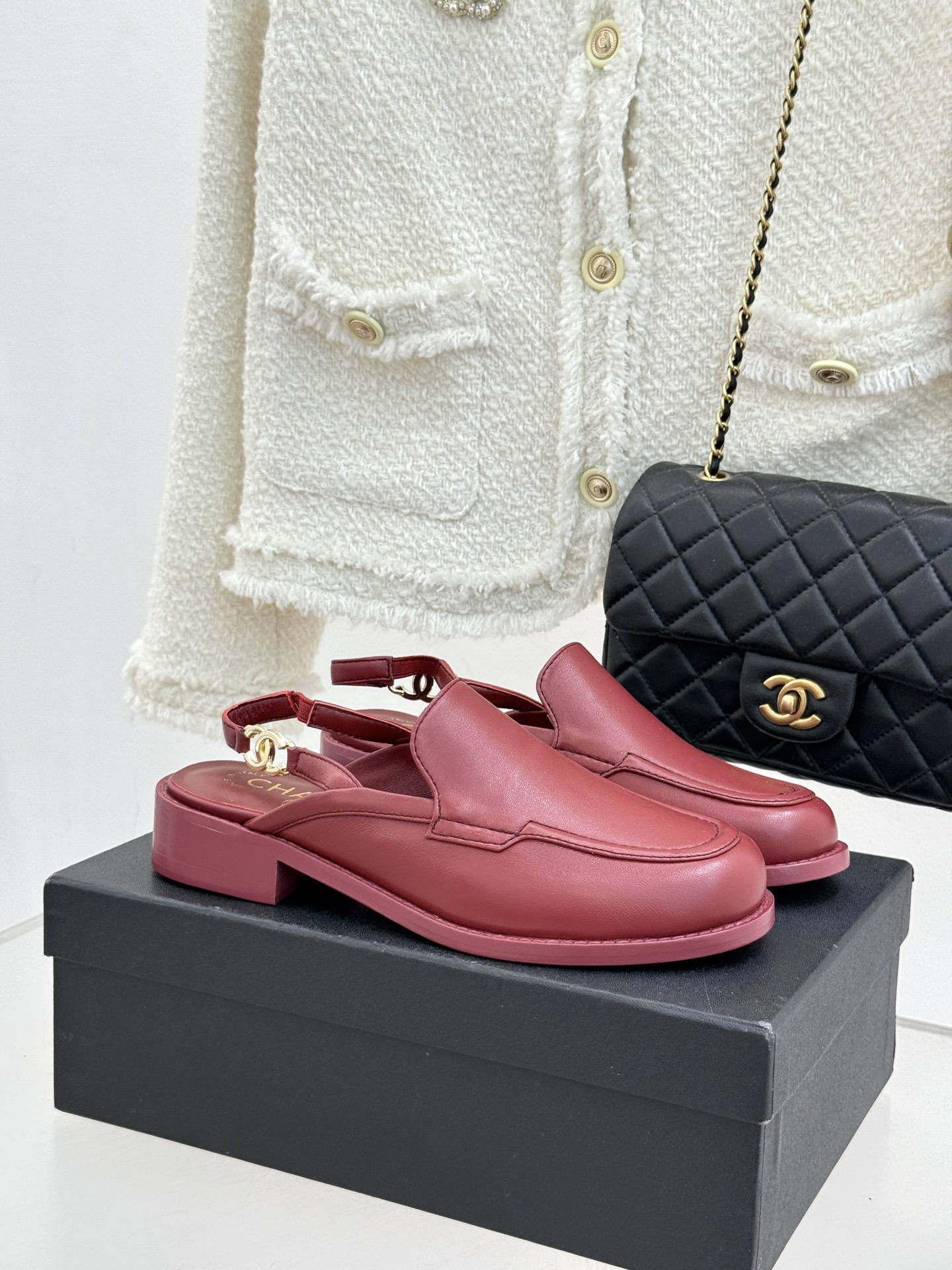 CHANE* ｜小香26P新品英伦风双C乐福凉鞋乐福鞋爱好者绝不能错过‼️这款气质上更中性帅气几分 双C