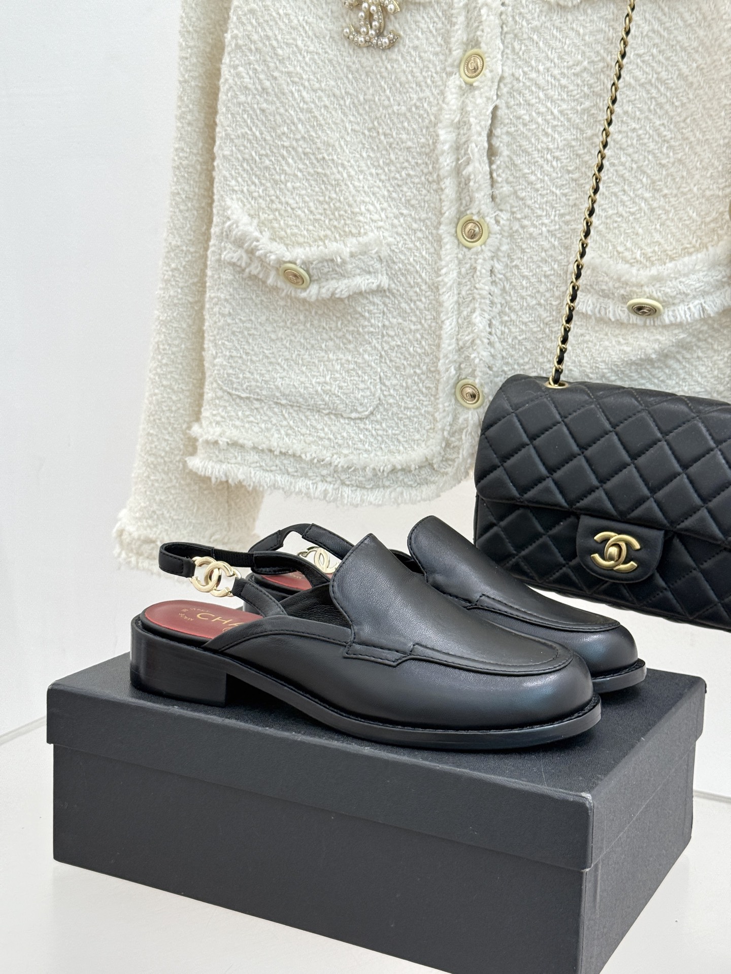 CHANE* ｜小香26P新品英伦风双C乐福凉鞋乐福鞋爱好者绝不能错过‼️这款气质上更中性帅气几分 双C