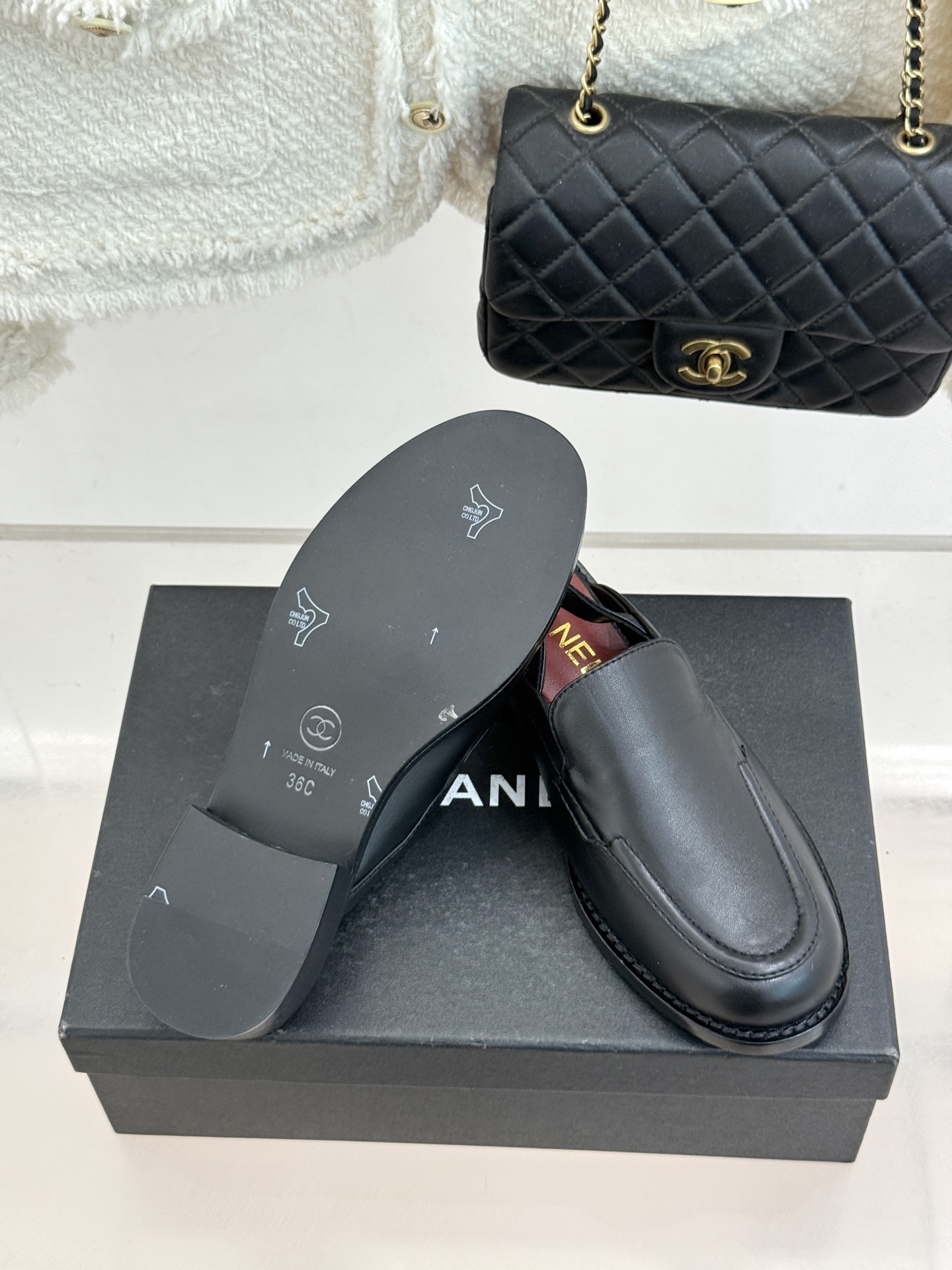 CHANE* ｜小香26P新品英伦风双C乐福凉鞋乐福鞋爱好者绝不能错过‼️这款气质上更中性帅气几分 双C