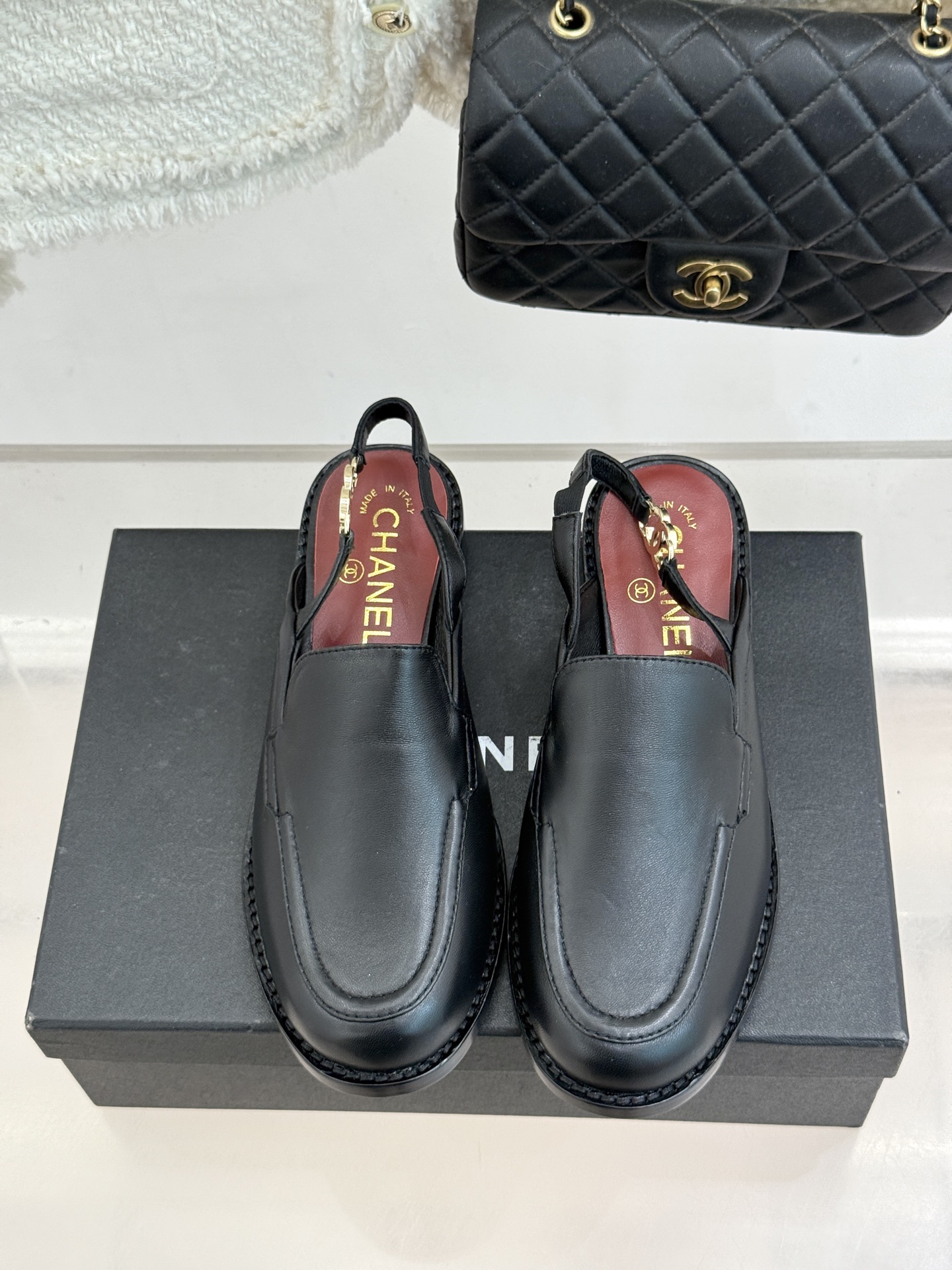 CHANE* ｜小香26P新品英伦风双C乐福凉鞋乐福鞋爱好者绝不能错过‼️这款气质上更中性帅气几分 双C