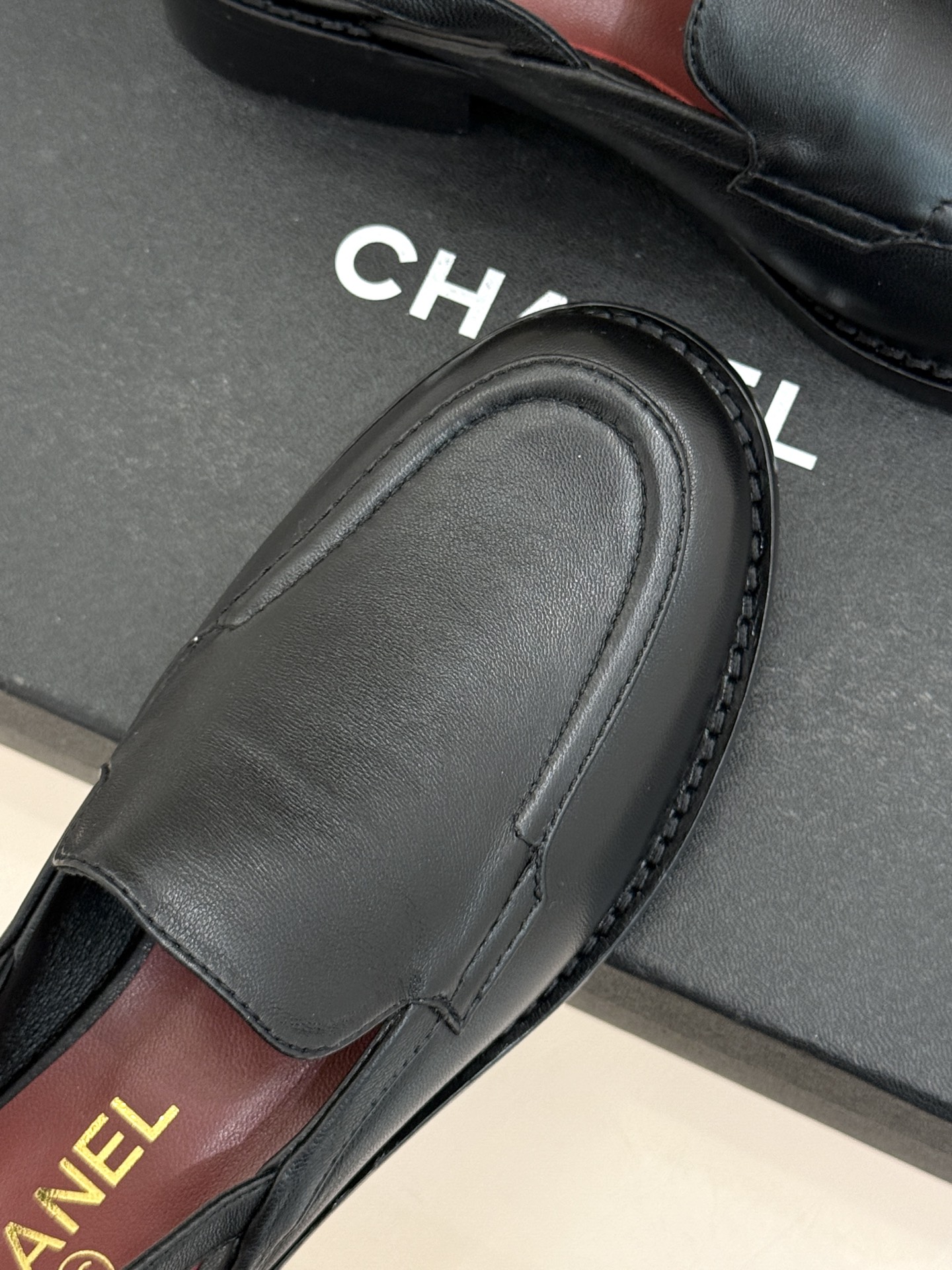 CHANE* ｜小香26P新品英伦风双C乐福凉鞋乐福鞋爱好者绝不能错过‼️这款气质上更中性帅气几分 双C