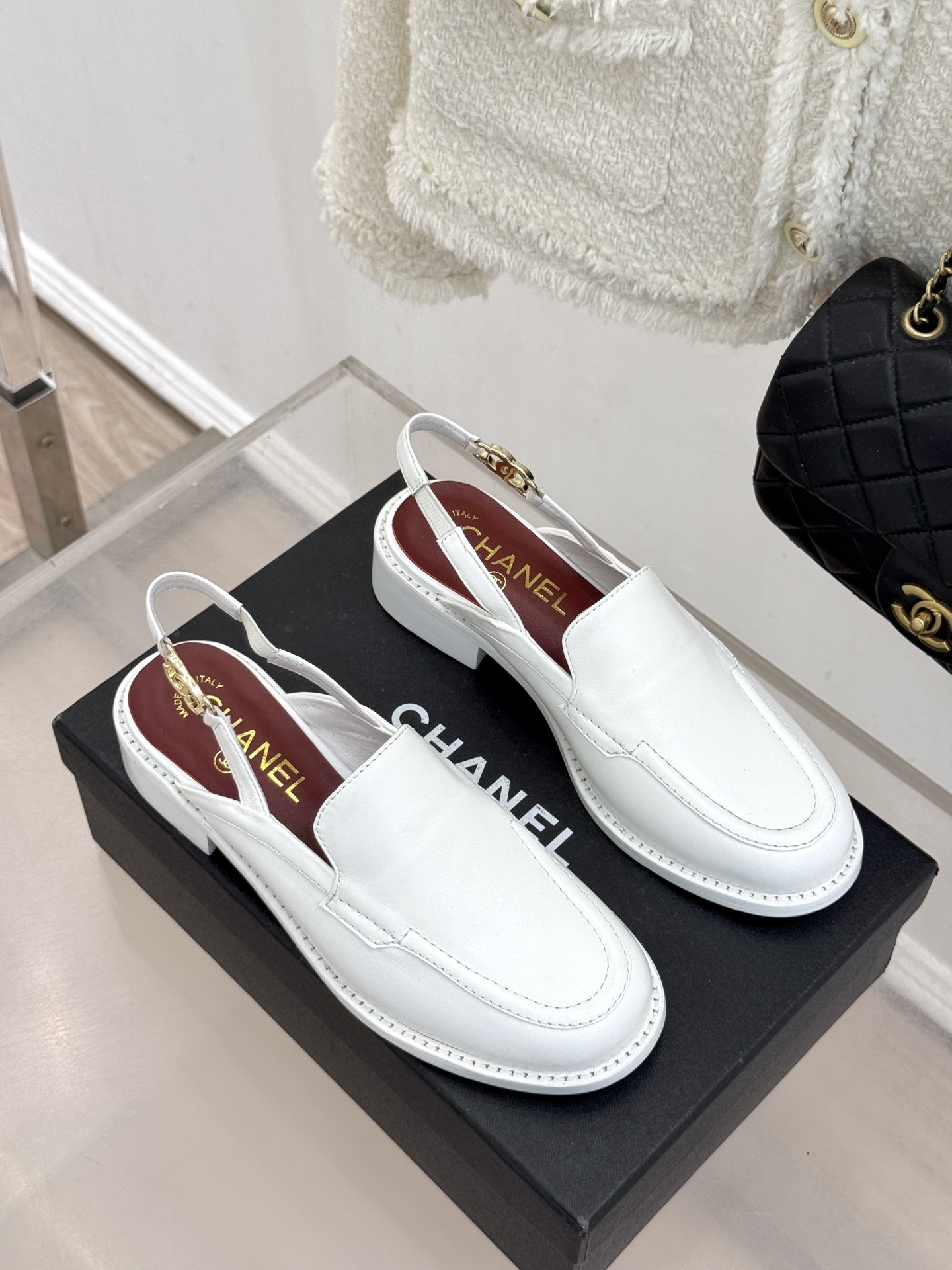 CHANE* ｜小香26P新品英伦风双C乐福凉鞋乐福鞋爱好者绝不能错过‼️这款气质上更中性帅气几分 双C