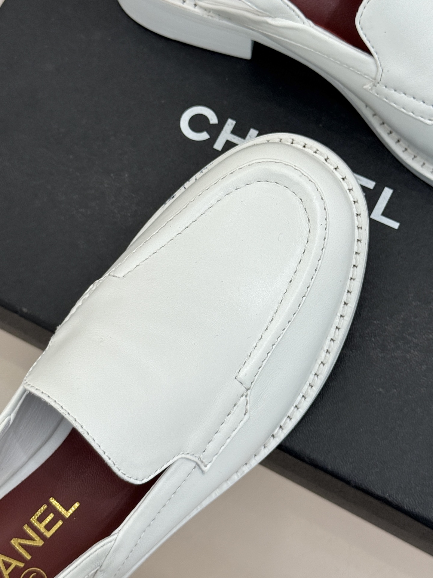 CHANE* ｜小香26P新品英伦风双C乐福凉鞋乐福鞋爱好者绝不能错过‼️这款气质上更中性帅气几分 双C