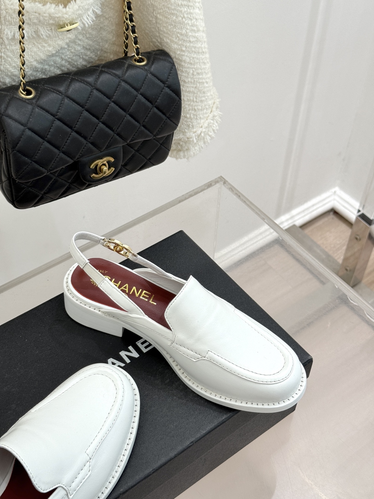 CHANE* ｜小香26P新品英伦风双C乐福凉鞋乐福鞋爱好者绝不能错过‼️这款气质上更中性帅气几分 双C