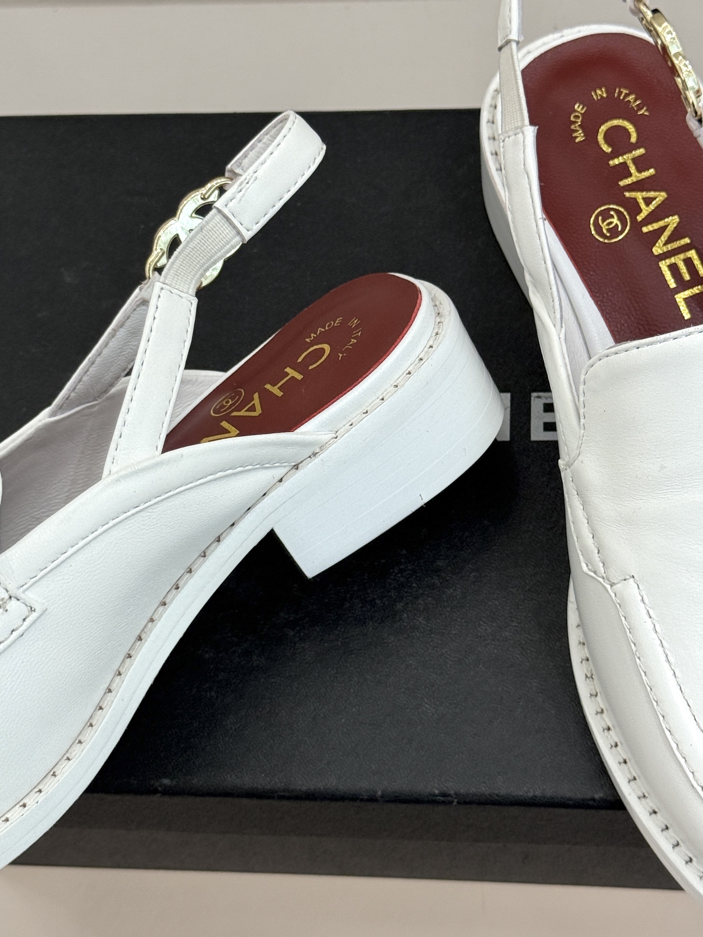 CHANE* ｜小香26P新品英伦风双C乐福凉鞋乐福鞋爱好者绝不能错过‼️这款气质上更中性帅气几分 双C