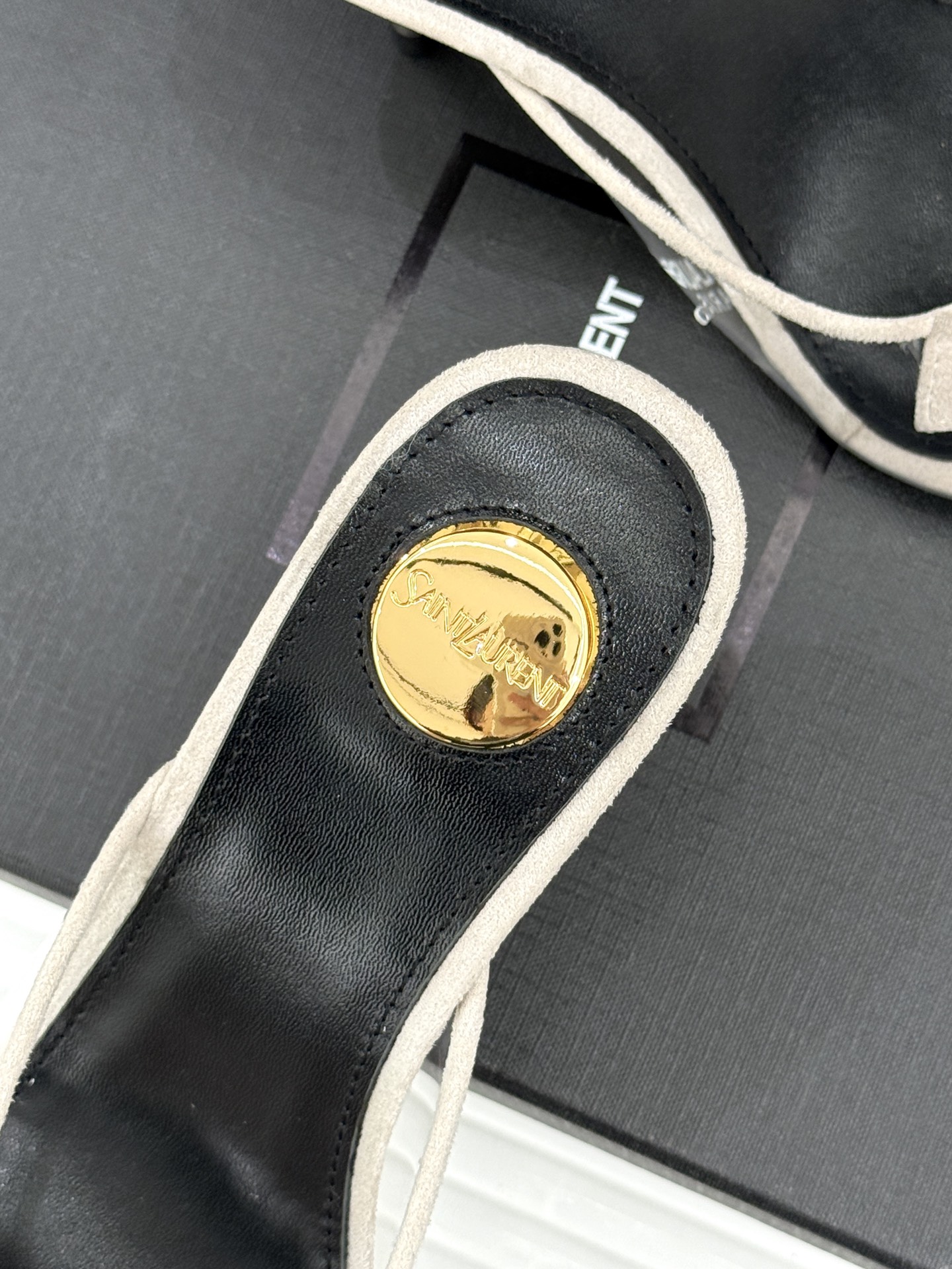 Saint Laurent /圣罗兰YSL26WF新品水钻YSL字母胶片尖头高跟拖鞋是法式性感与轻奢的极