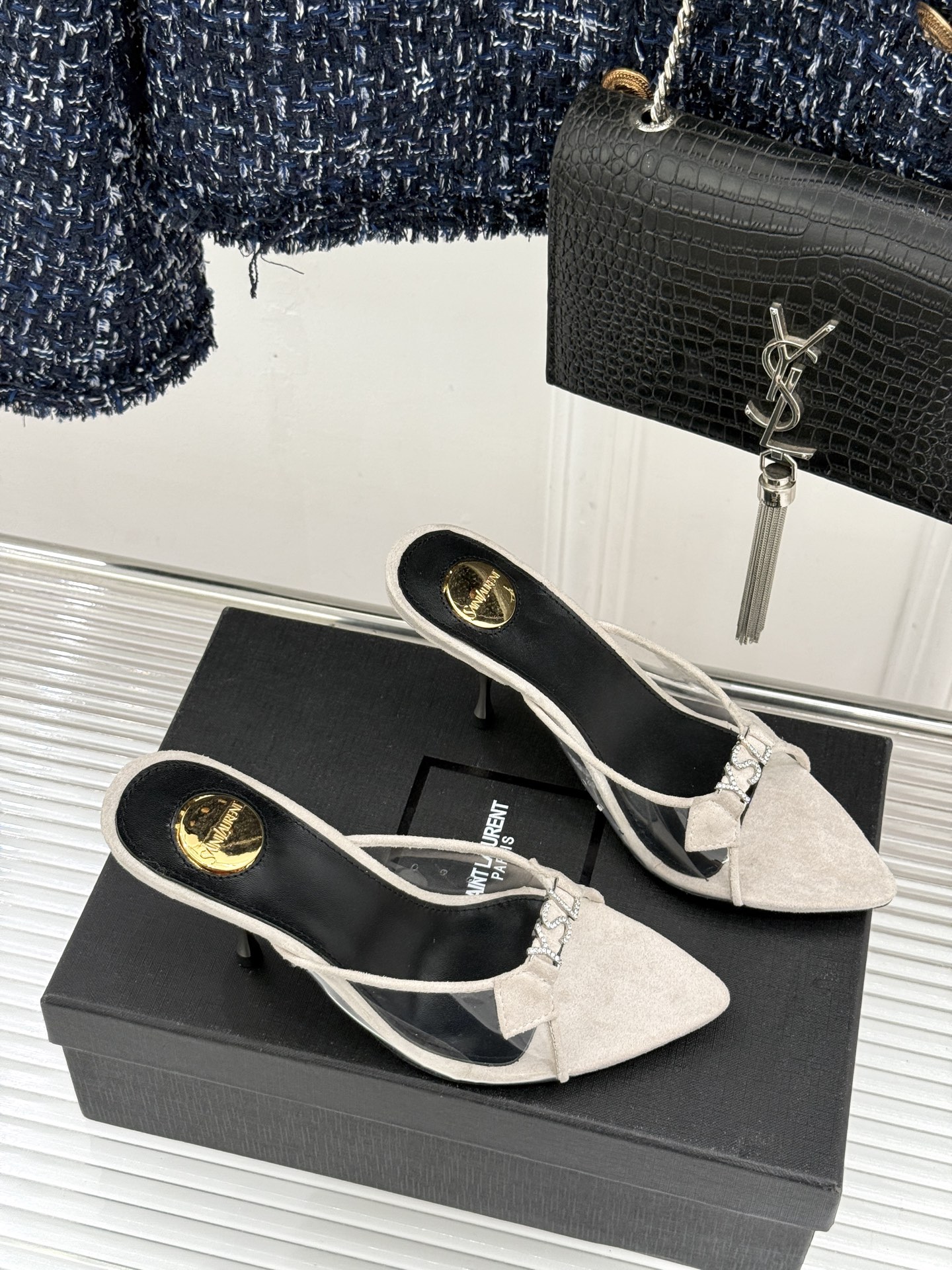 Saint Laurent /圣罗兰YSL26WF新品水钻YSL字母胶片尖头高跟拖鞋是法式性感与轻奢的极