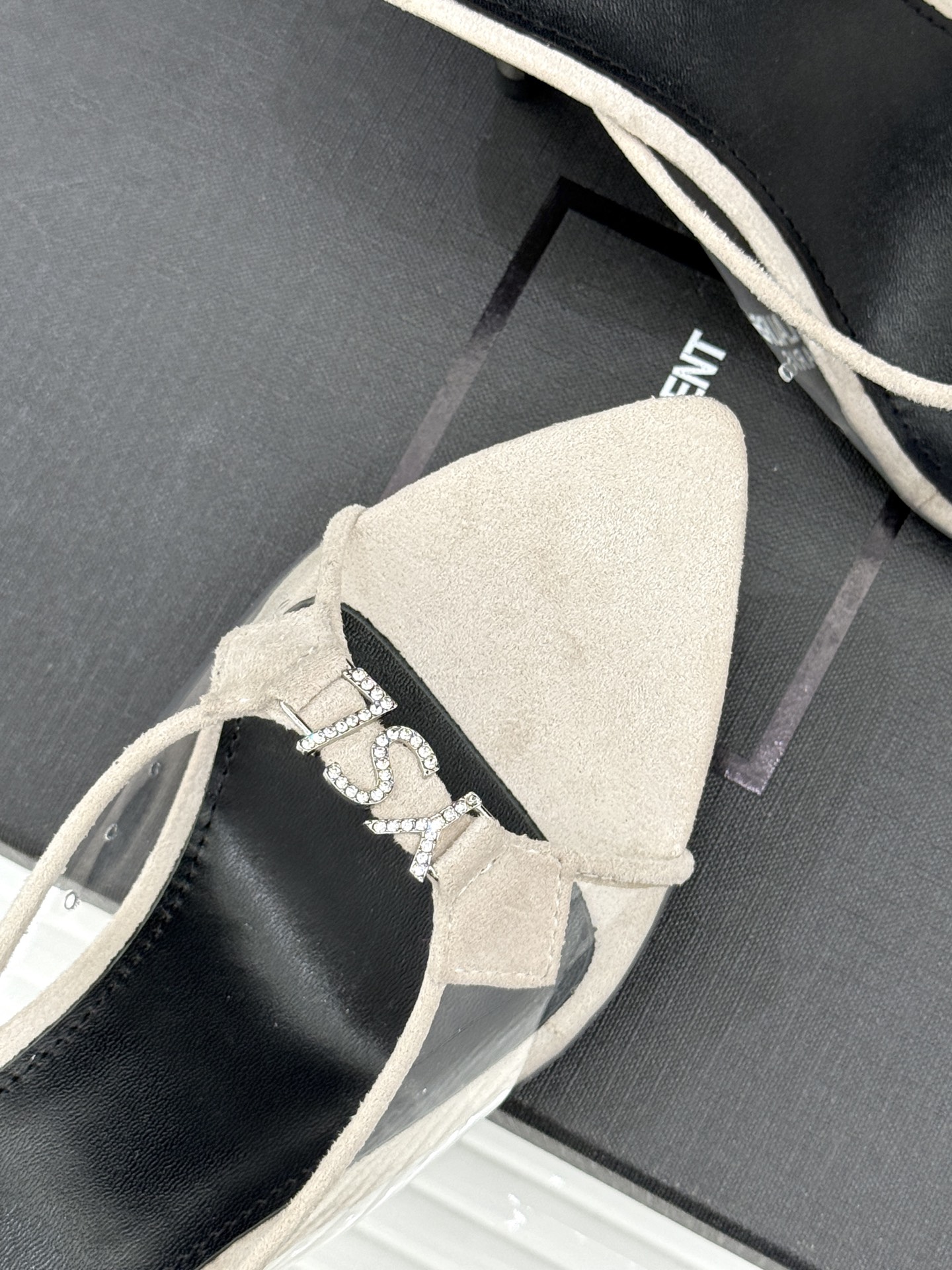 Saint Laurent /圣罗兰YSL26WF新品水钻YSL字母胶片尖头高跟拖鞋是法式性感与轻奢的极