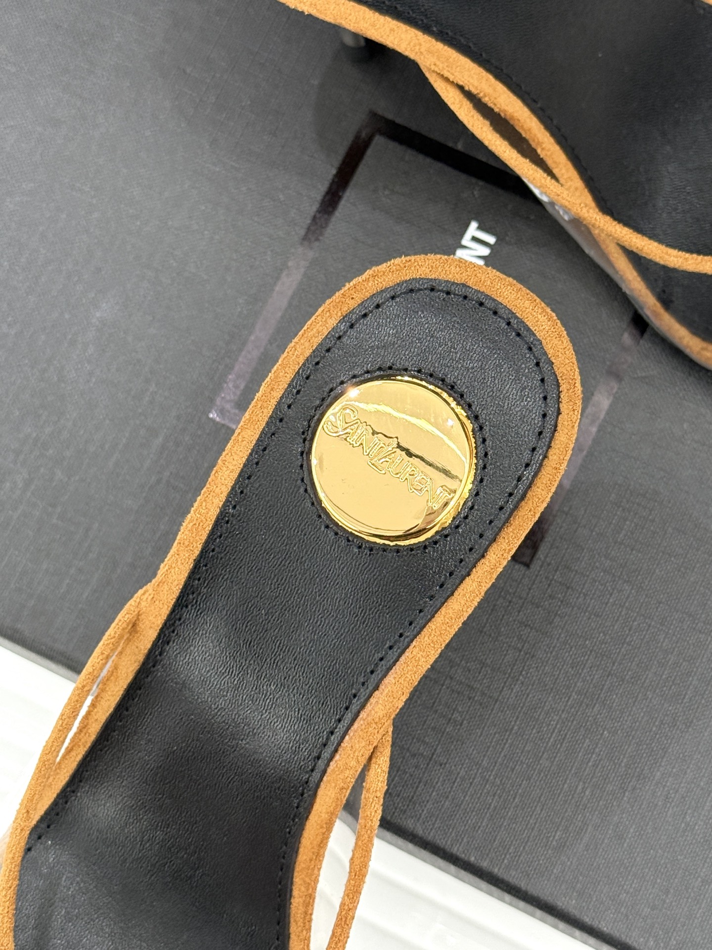 Saint Laurent /圣罗兰YSL26WF新品水钻YSL字母胶片尖头高跟拖鞋是法式性感与轻奢的极