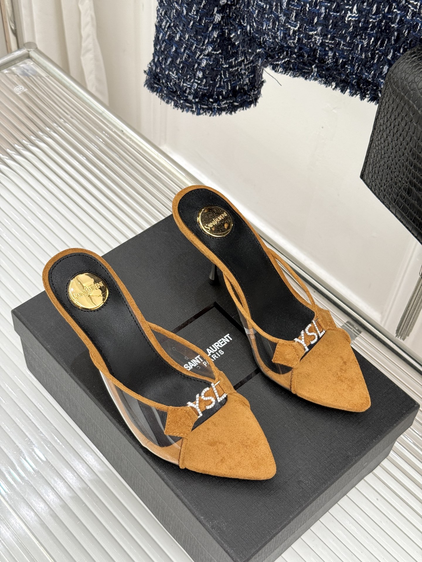 Saint Laurent /圣罗兰YSL26WF新品水钻YSL字母胶片尖头高跟拖鞋是法式性感与轻奢的极