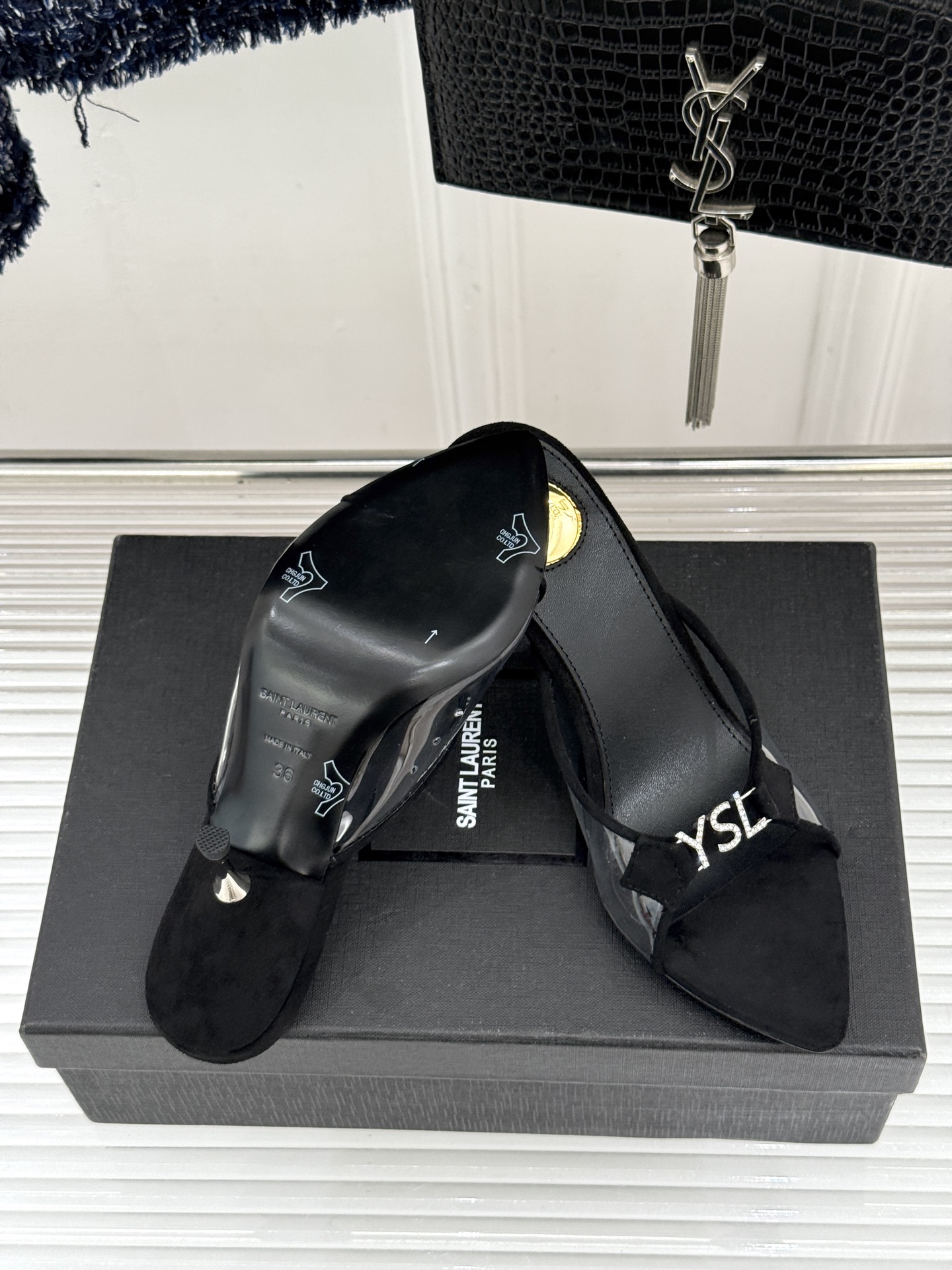 Saint Laurent /圣罗兰YSL26WF新品水钻YSL字母胶片尖头高跟拖鞋是法式性感与轻奢的极