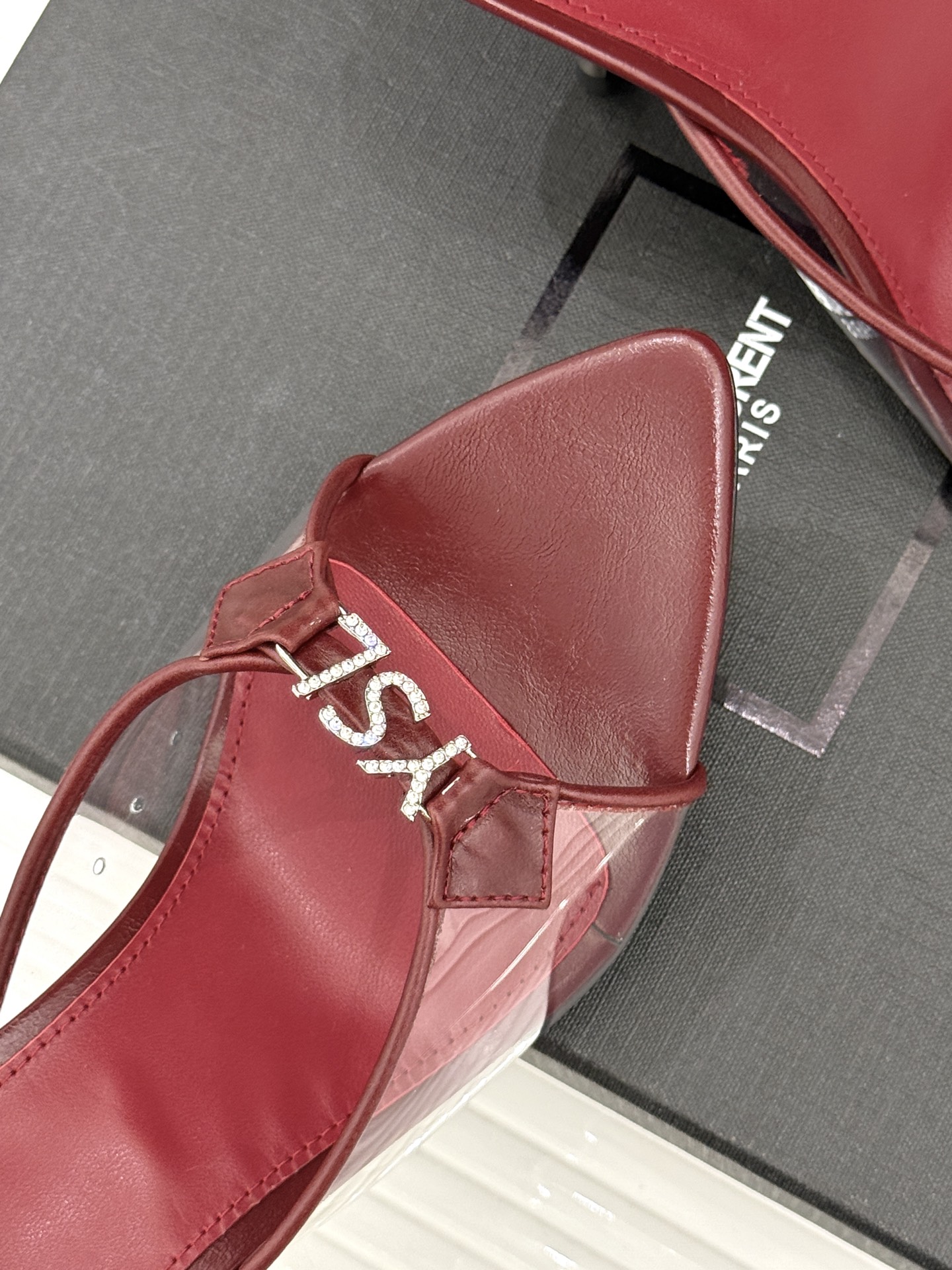 Saint Laurent /圣罗兰YSL26WF新品水钻YSL字母胶片尖头高跟拖鞋是法式性感与轻奢的极