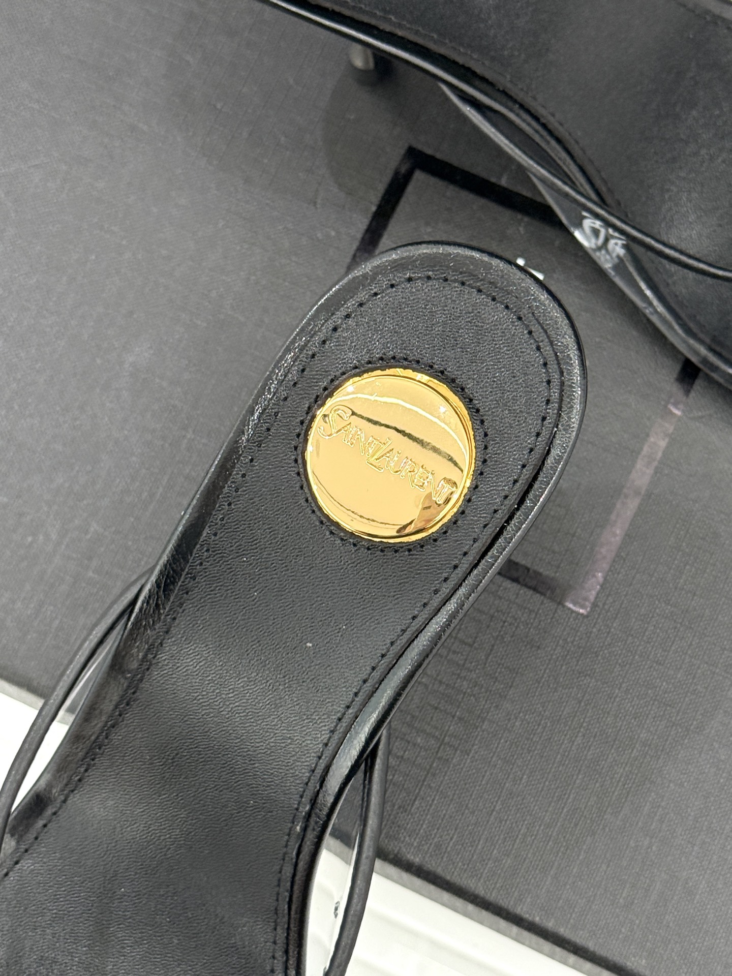 Saint Laurent /圣罗兰YSL26WF新品水钻YSL字母胶片尖头高跟拖鞋是法式性感与轻奢的极