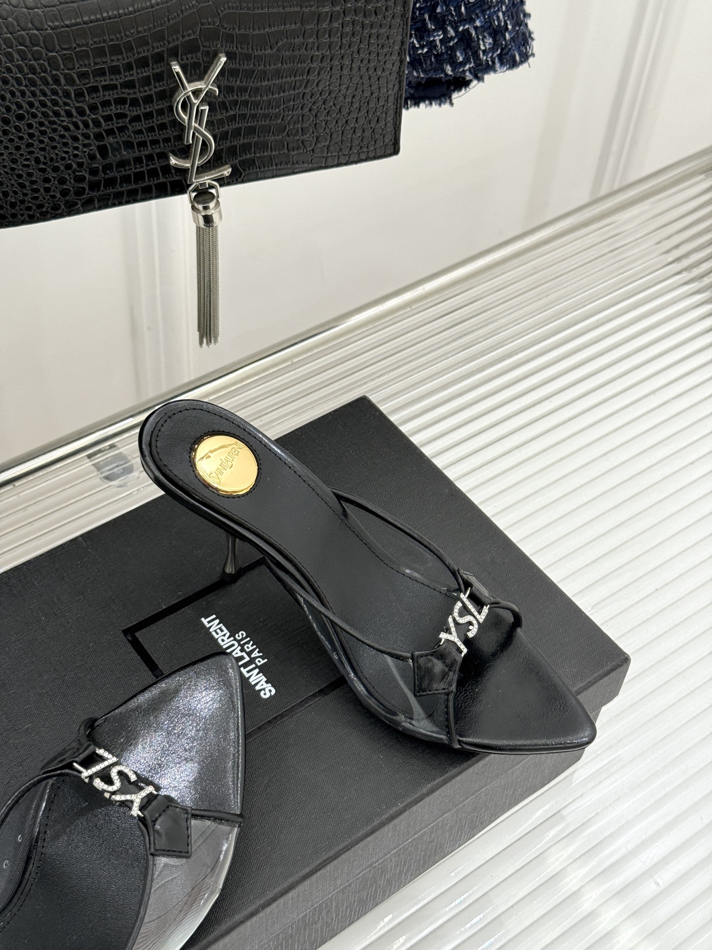 Saint Laurent /圣罗兰YSL26WF新品水钻YSL字母胶片尖头高跟拖鞋是法式性感与轻奢的极