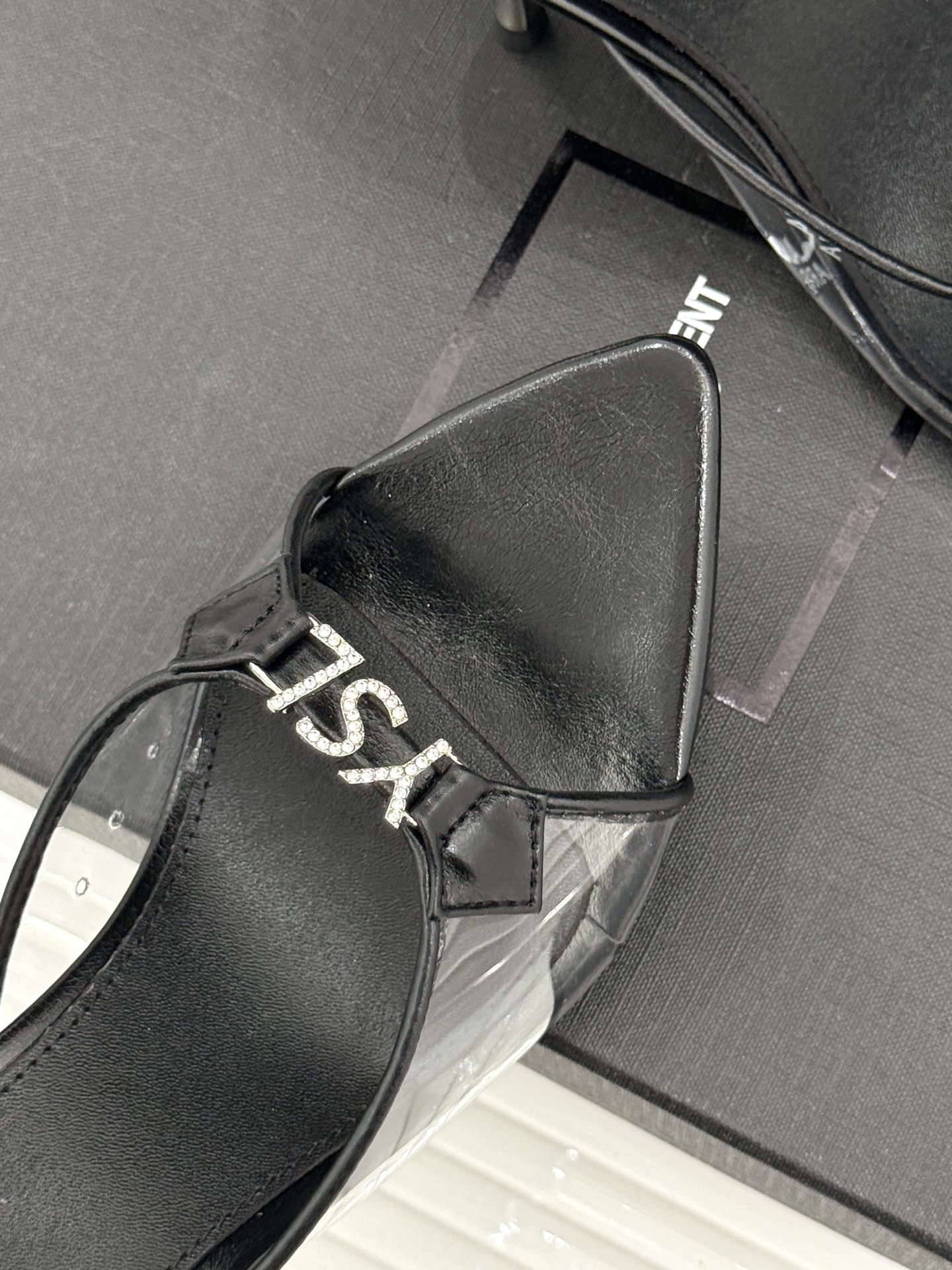 Saint Laurent /圣罗兰YSL26WF新品水钻YSL字母胶片尖头高跟拖鞋是法式性感与轻奢的极
