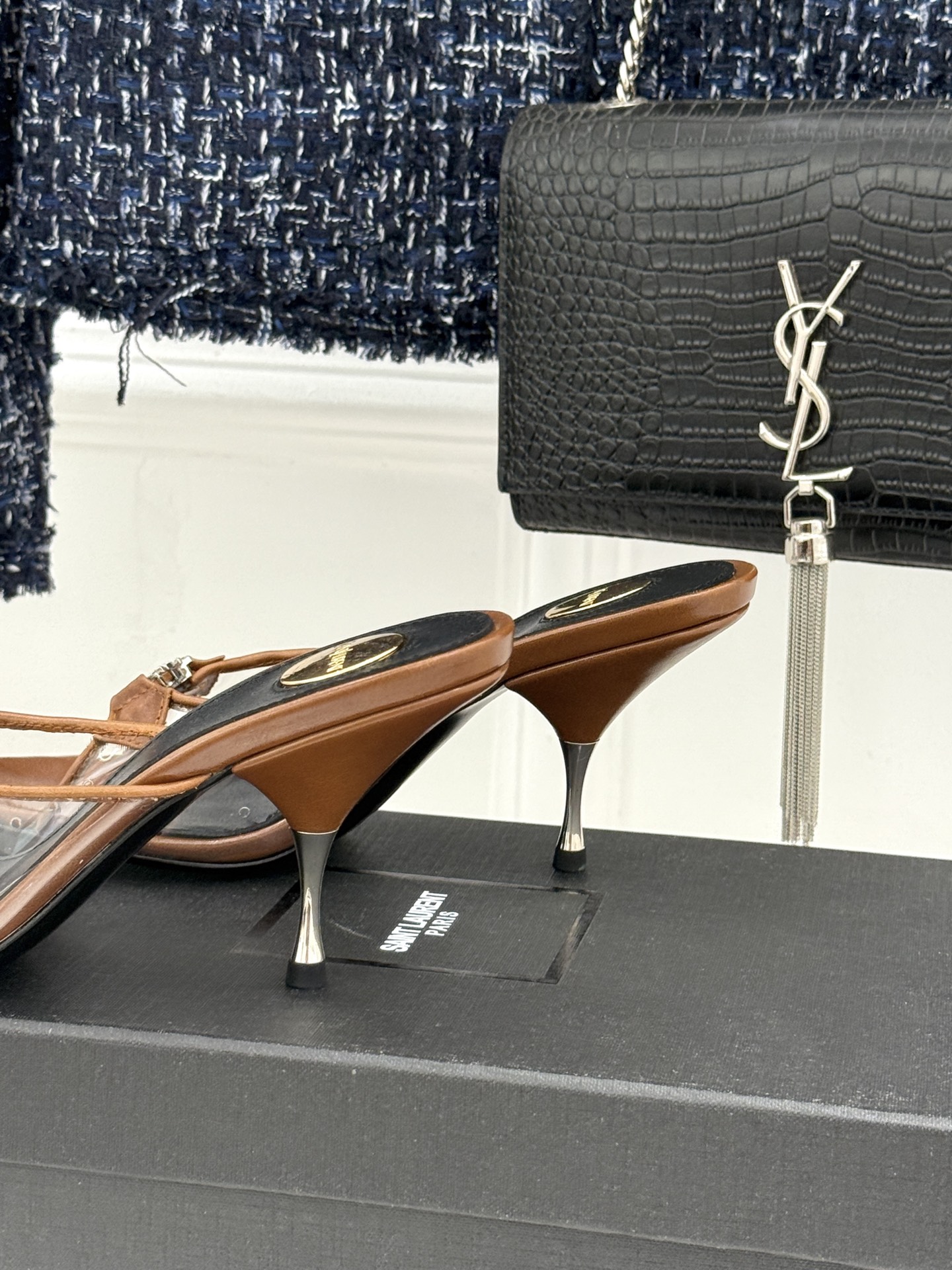 Saint Laurent /圣罗兰YSL26WF新品水钻YSL字母胶片尖头高跟拖鞋是法式性感与轻奢的极