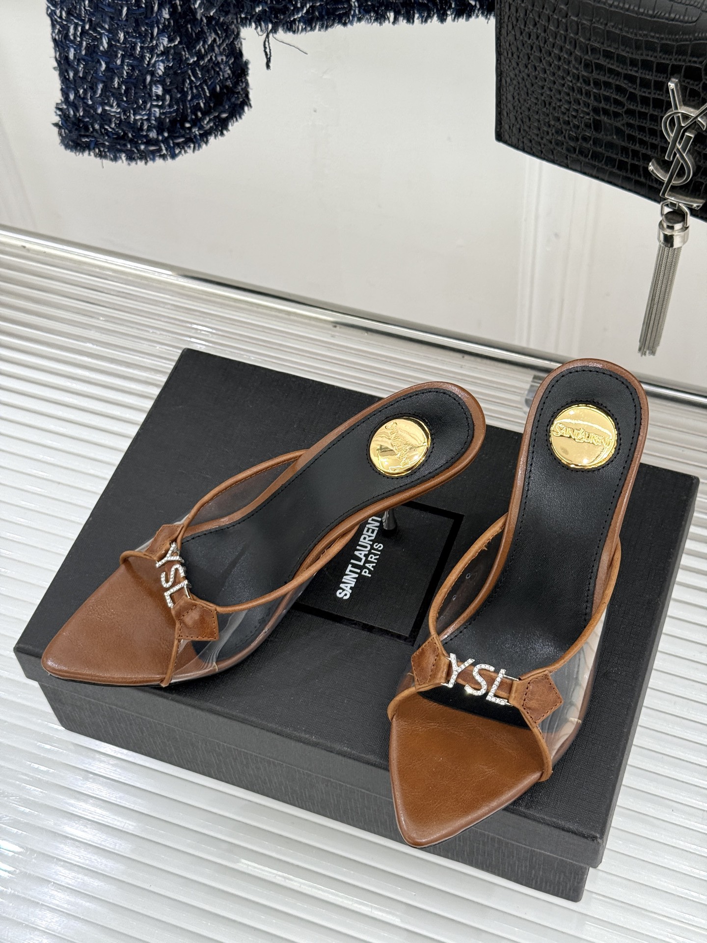 Saint Laurent /圣罗兰YSL26WF新品水钻YSL字母胶片尖头高跟拖鞋是法式性感与轻奢的极