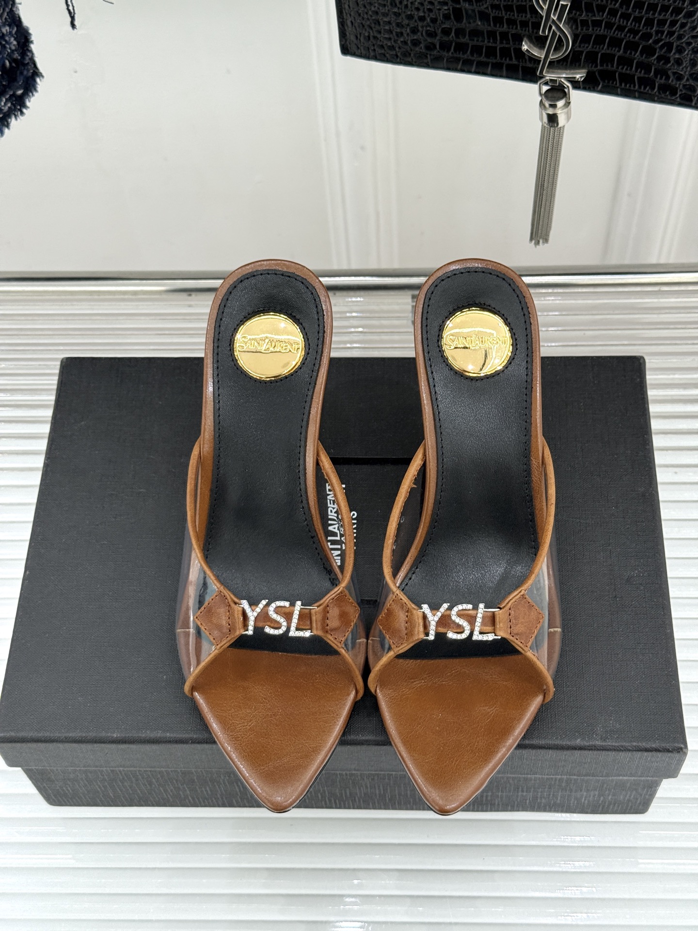 Saint Laurent /圣罗兰YSL26WF新品水钻YSL字母胶片尖头高跟拖鞋是法式性感与轻奢的极