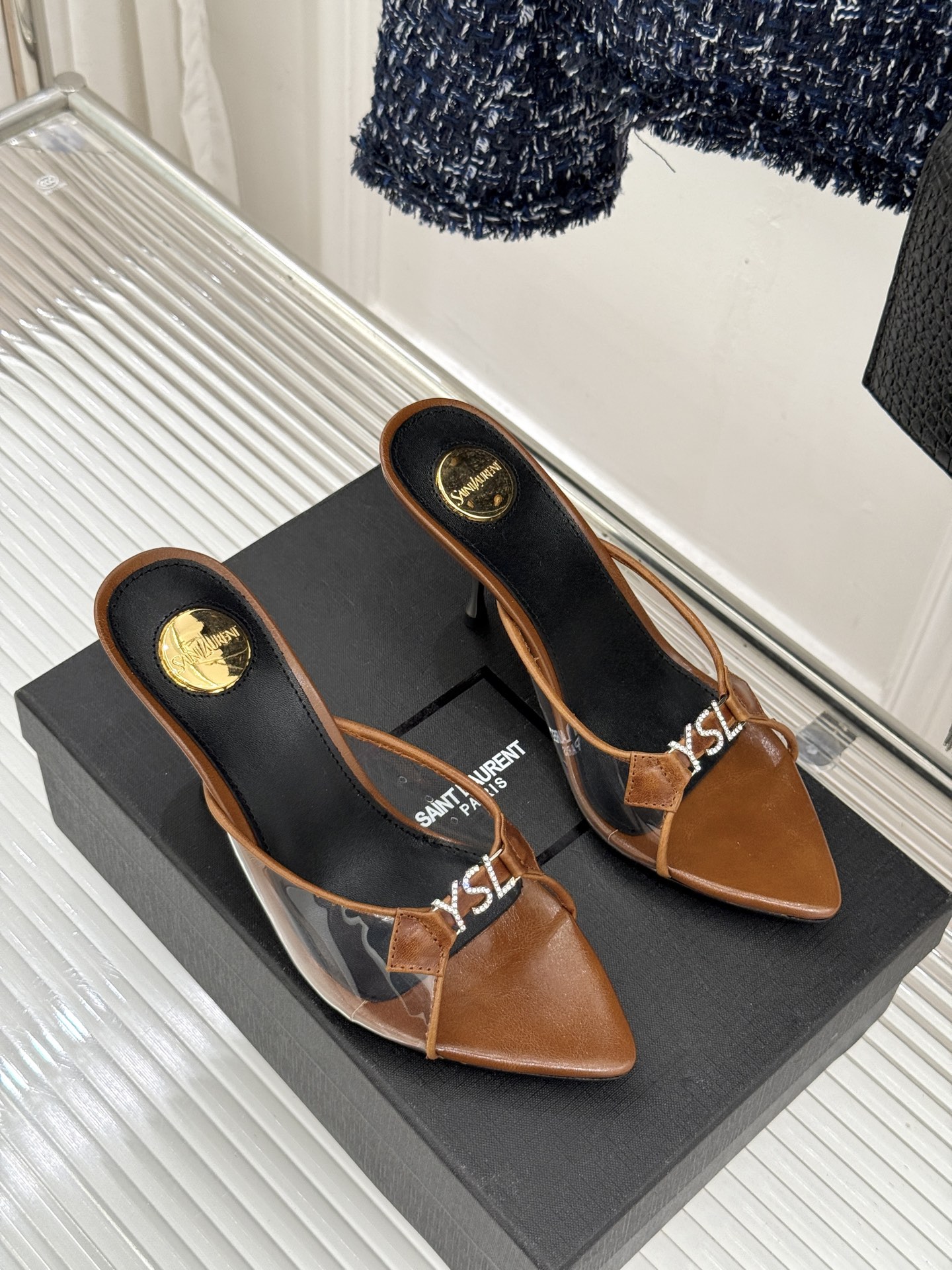 Saint Laurent /圣罗兰YSL26WF新品水钻YSL字母胶片尖头高跟拖鞋是法式性感与轻奢的极