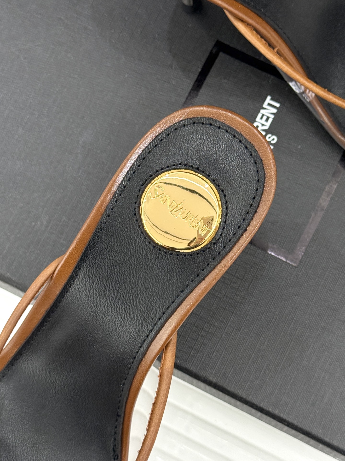 Saint Laurent /圣罗兰YSL26WF新品水钻YSL字母胶片尖头高跟拖鞋是法式性感与轻奢的极