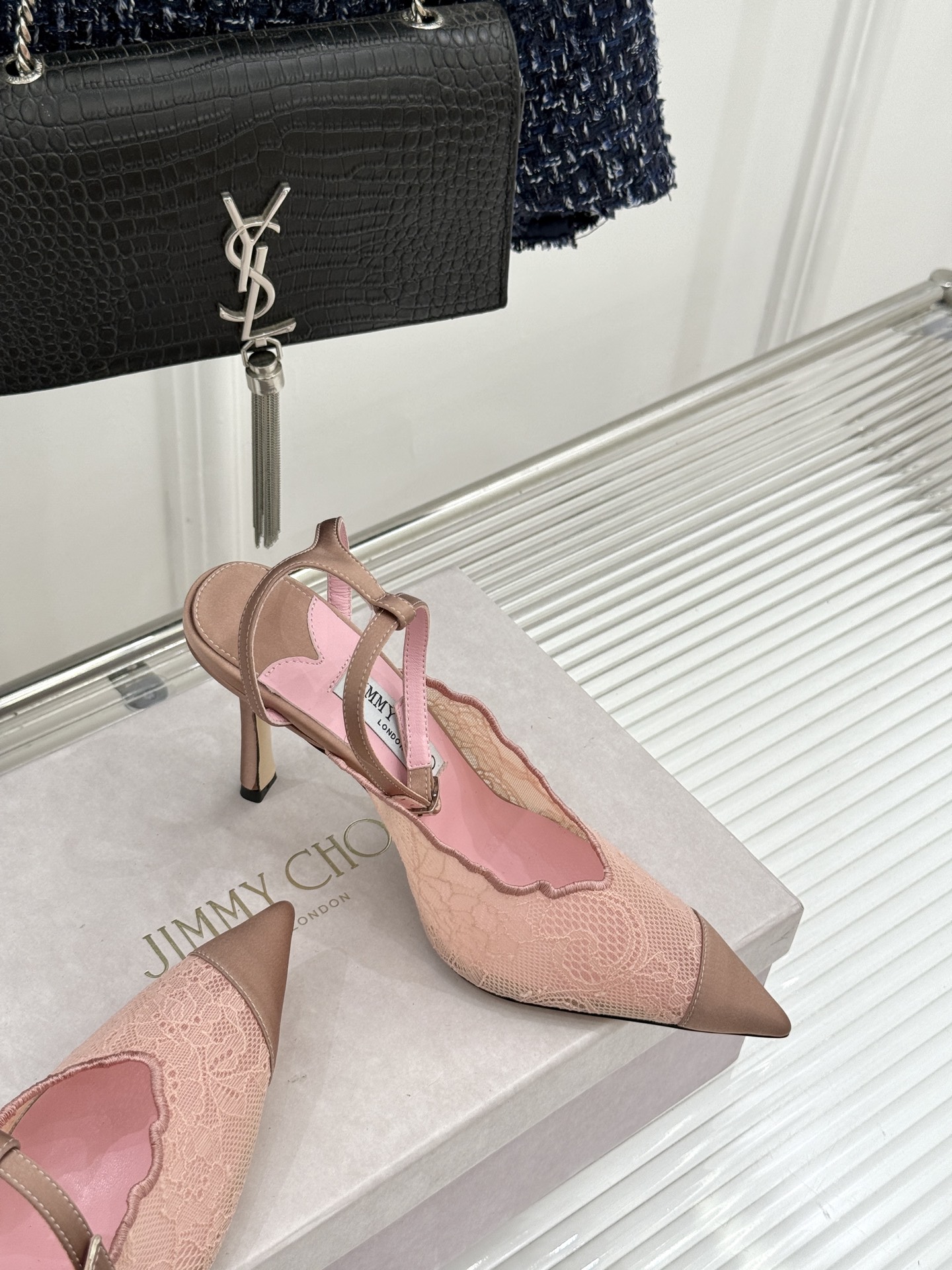 Jimmy Choo/吉米周26WF新品蕾丝金属头高跟凉鞋承袭品牌30年英伦奢雅基因这款凉鞋解锁现代女性