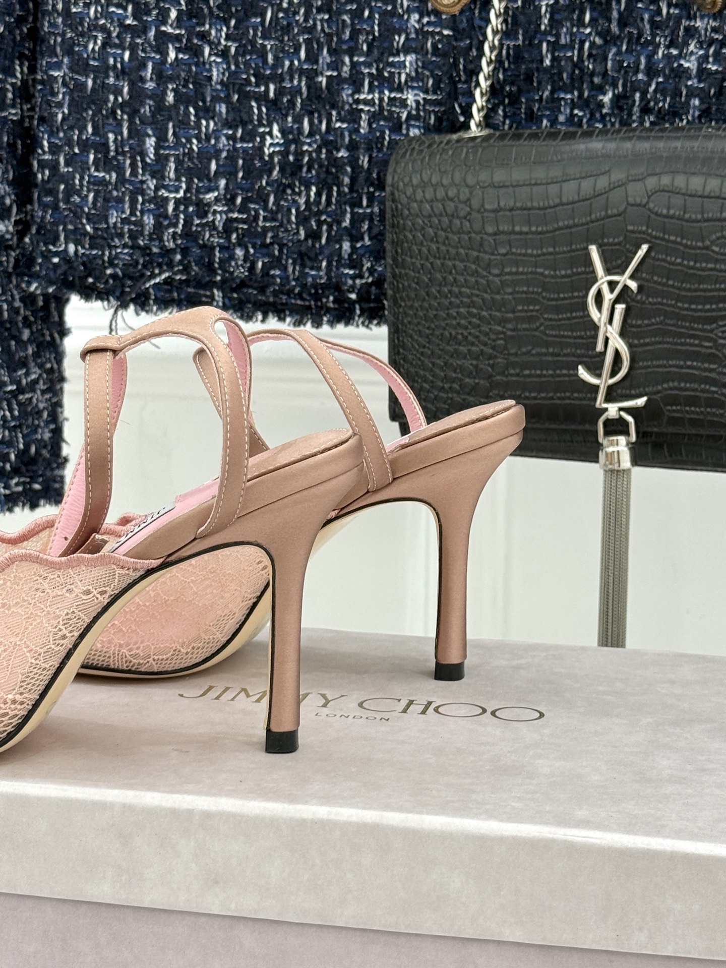 Jimmy Choo/吉米周26WF新品蕾丝金属头高跟凉鞋承袭品牌30年英伦奢雅基因这款凉鞋解锁现代女性